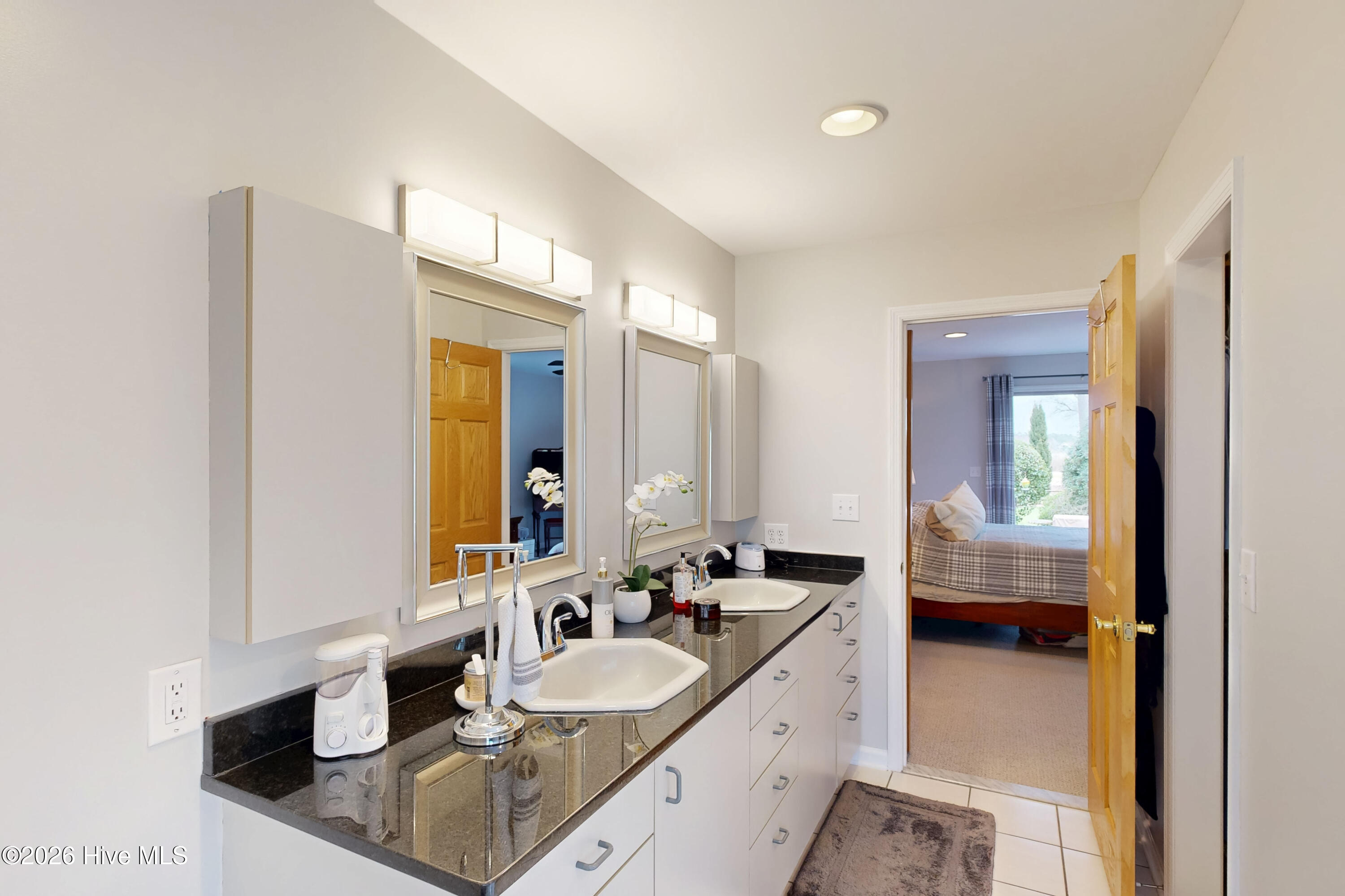 100559840 | Photo 29