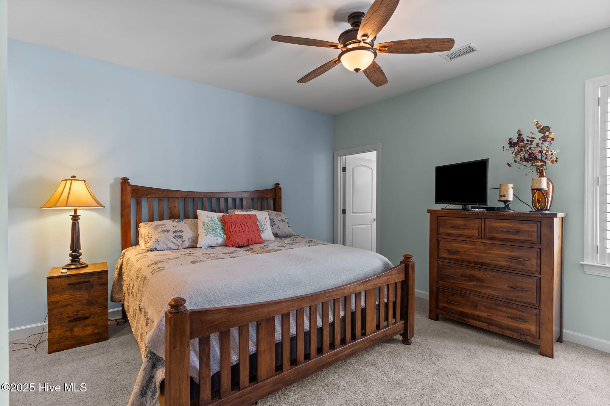 100540381 | Photo 27