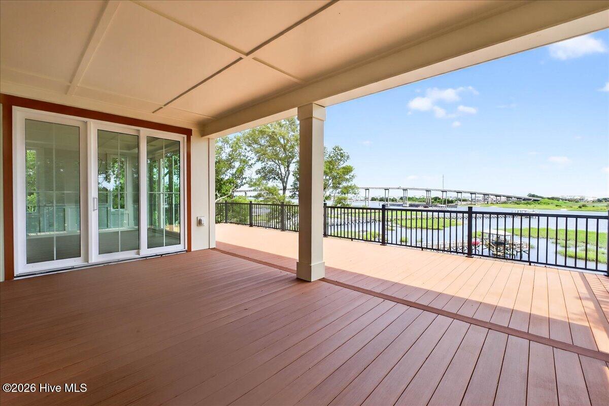 100562322 | Photo 46