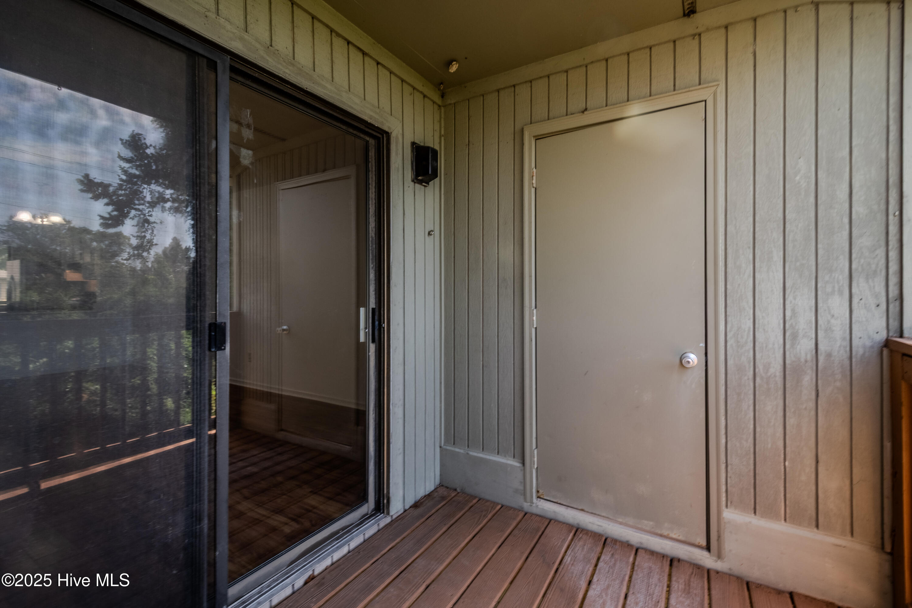 100534188 | Photo 31