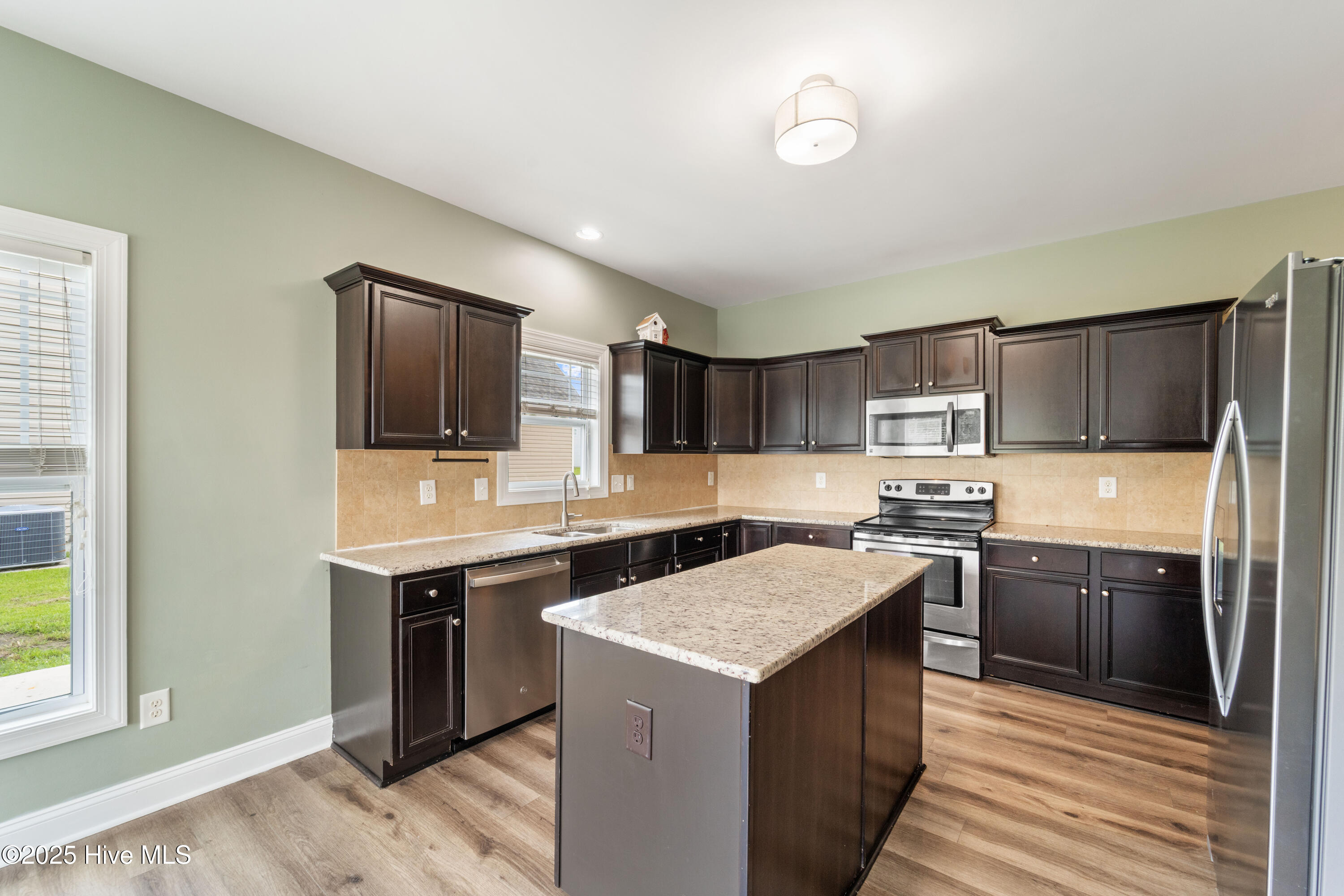 100525842 | Photo 34