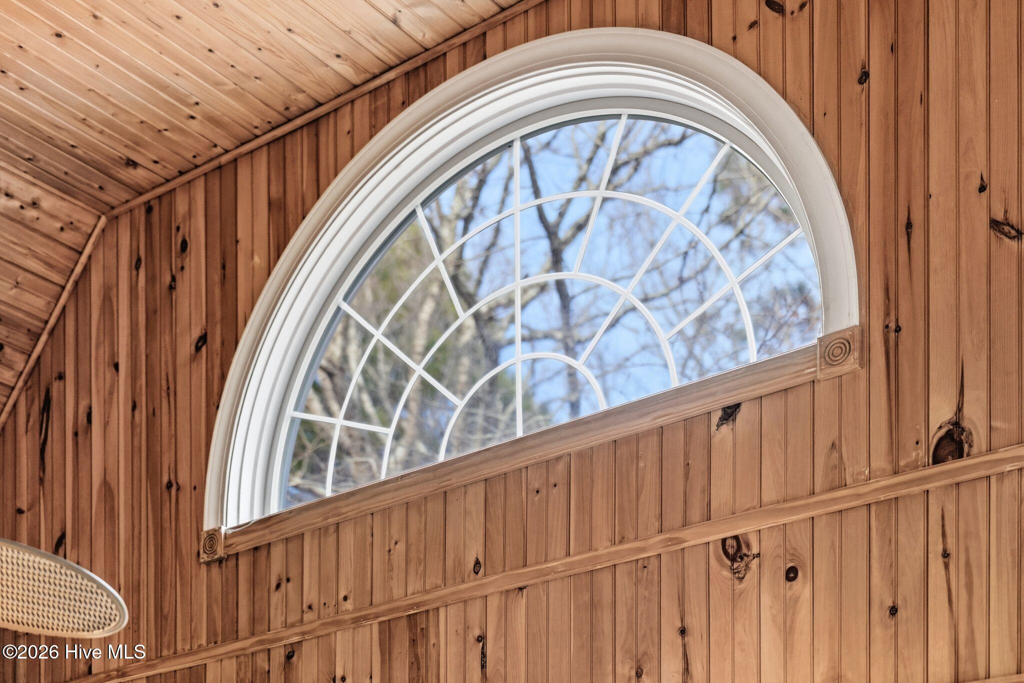 100561180 | Photo 35