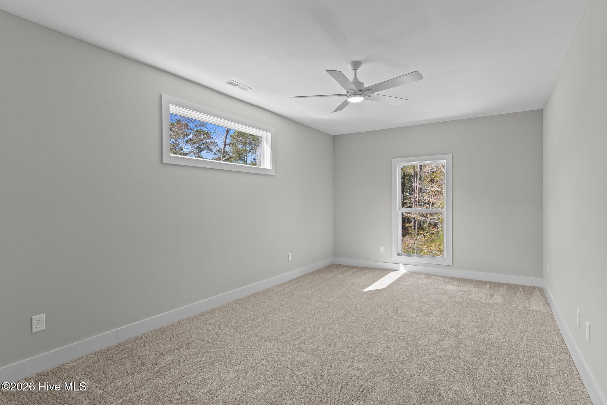 100548925 | Photo 38