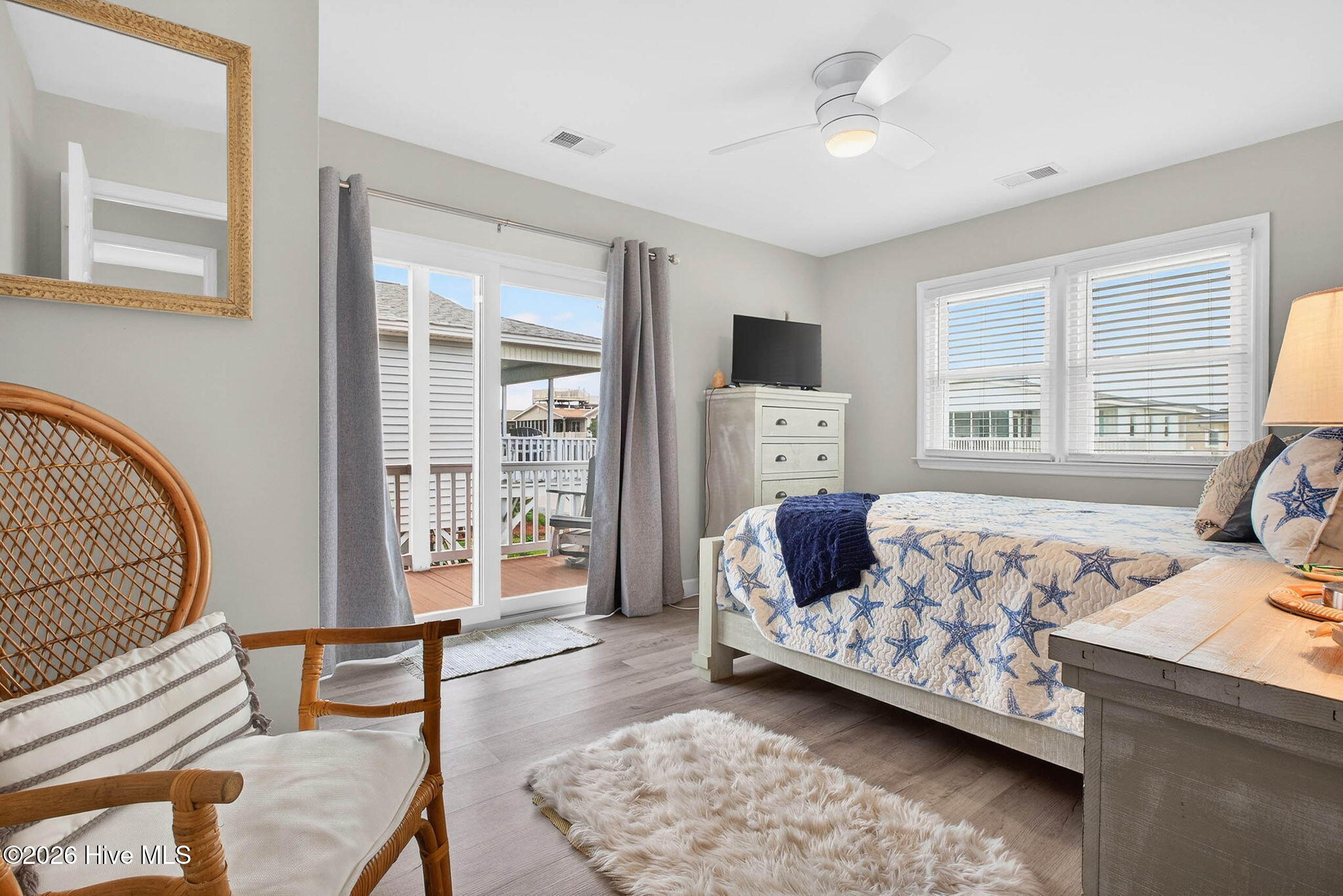 100565816 | Photo 24