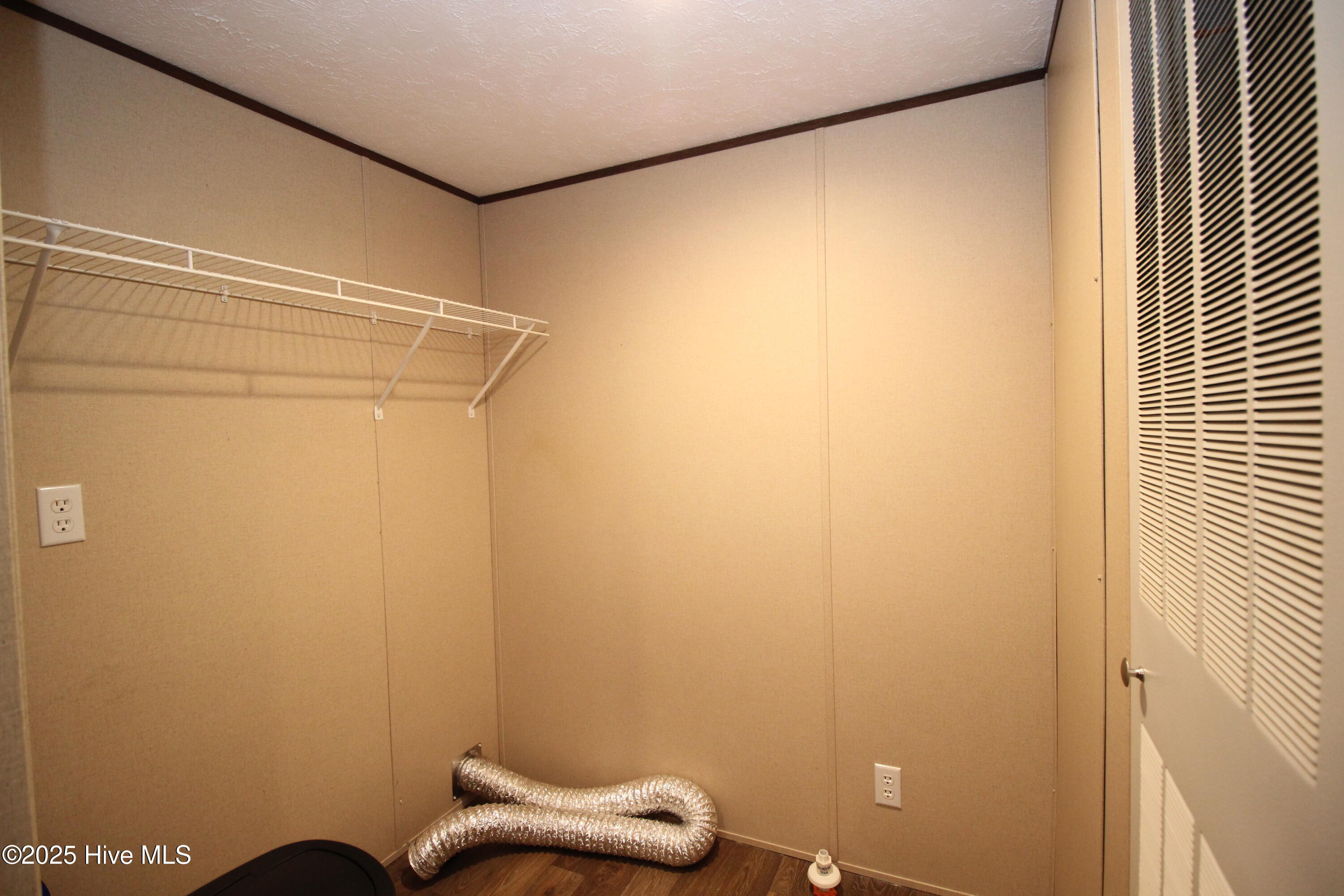 100548481 | Photo 16