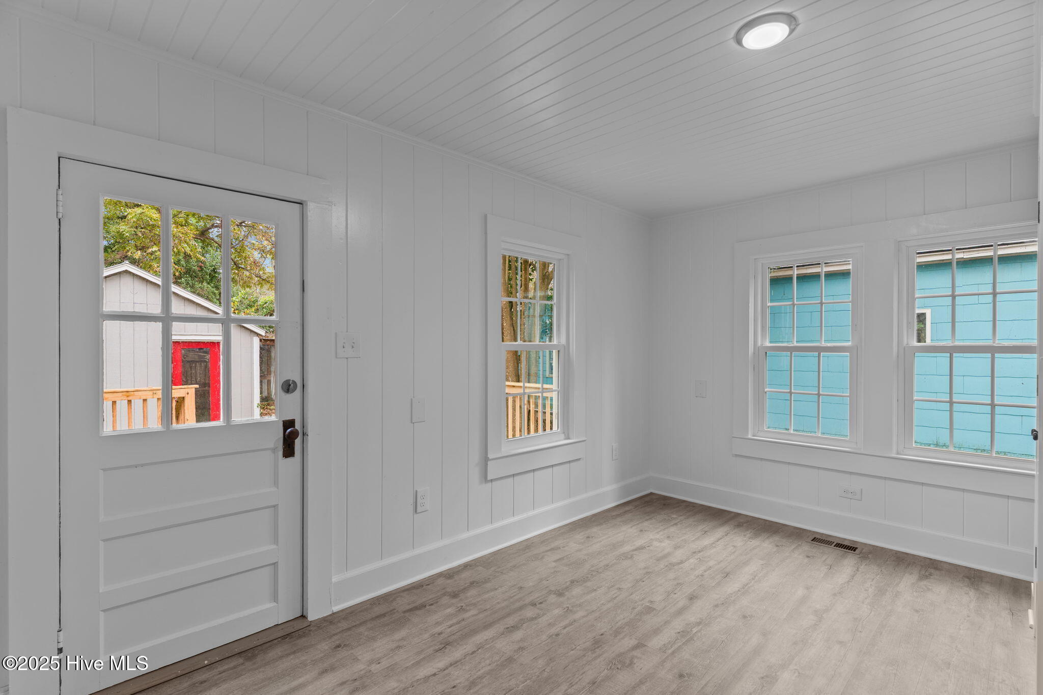 100542259 | Photo 27