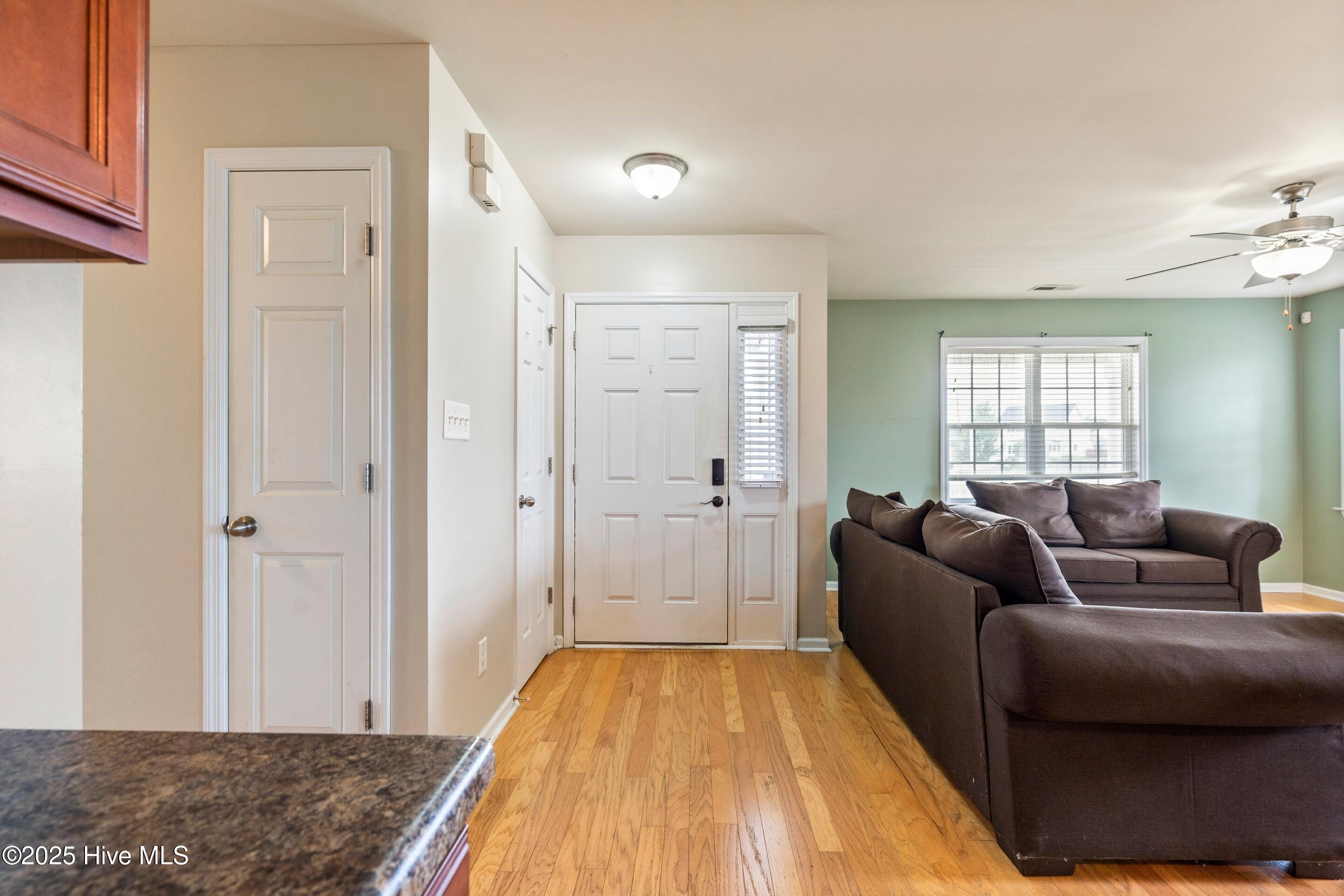 100530465 | Photo 10