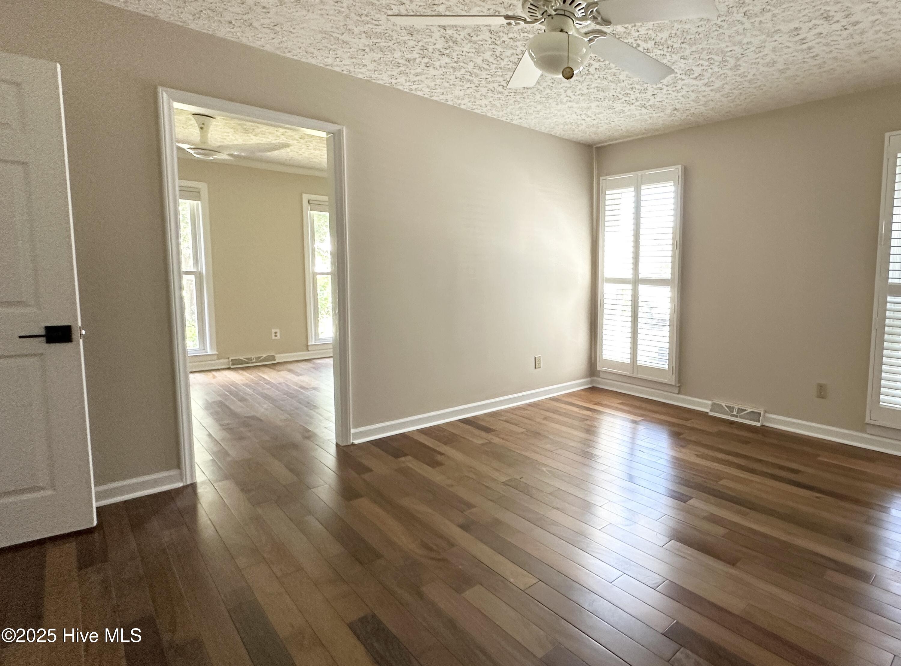 100525369 | Photo 15