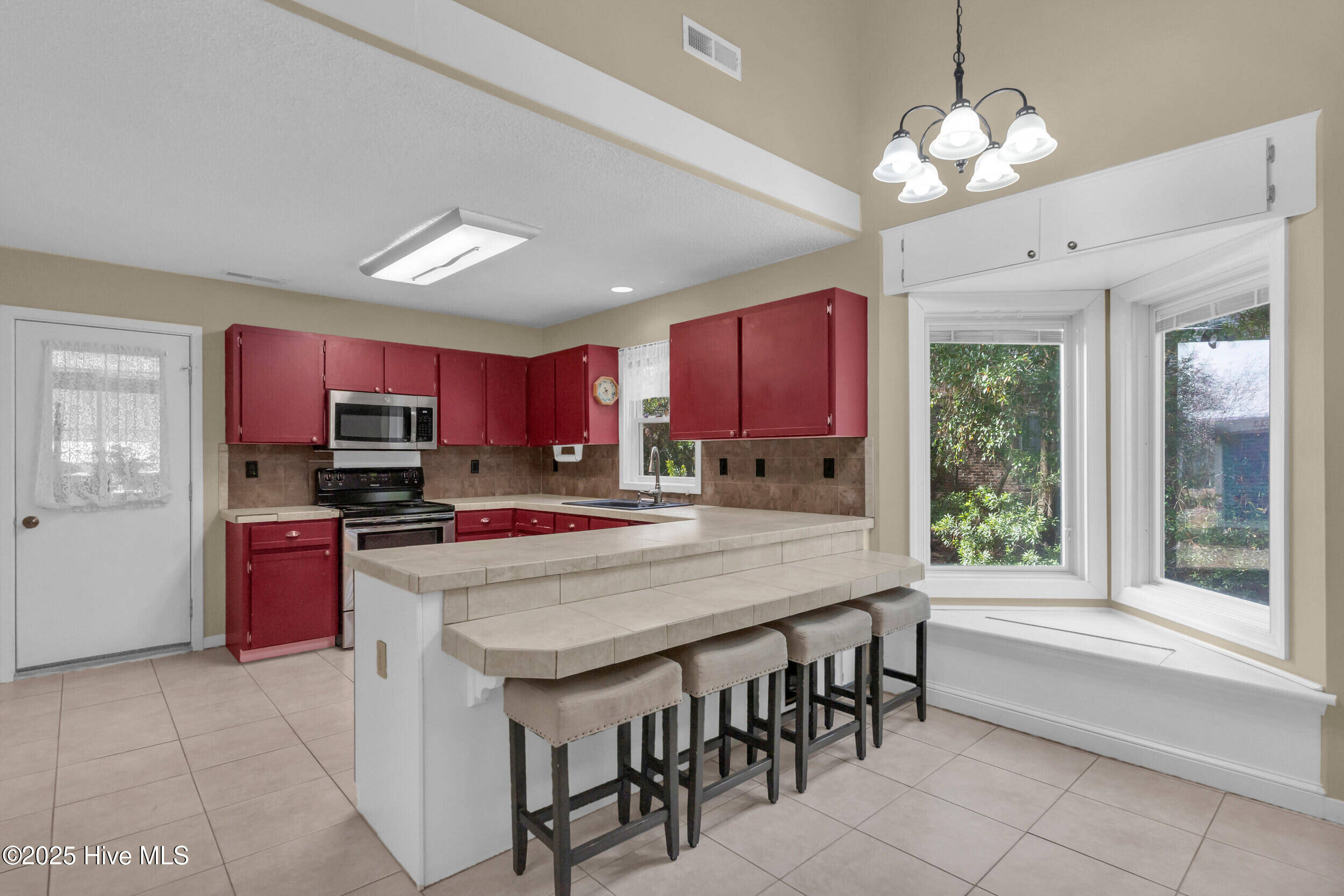 100546035 | Photo 11