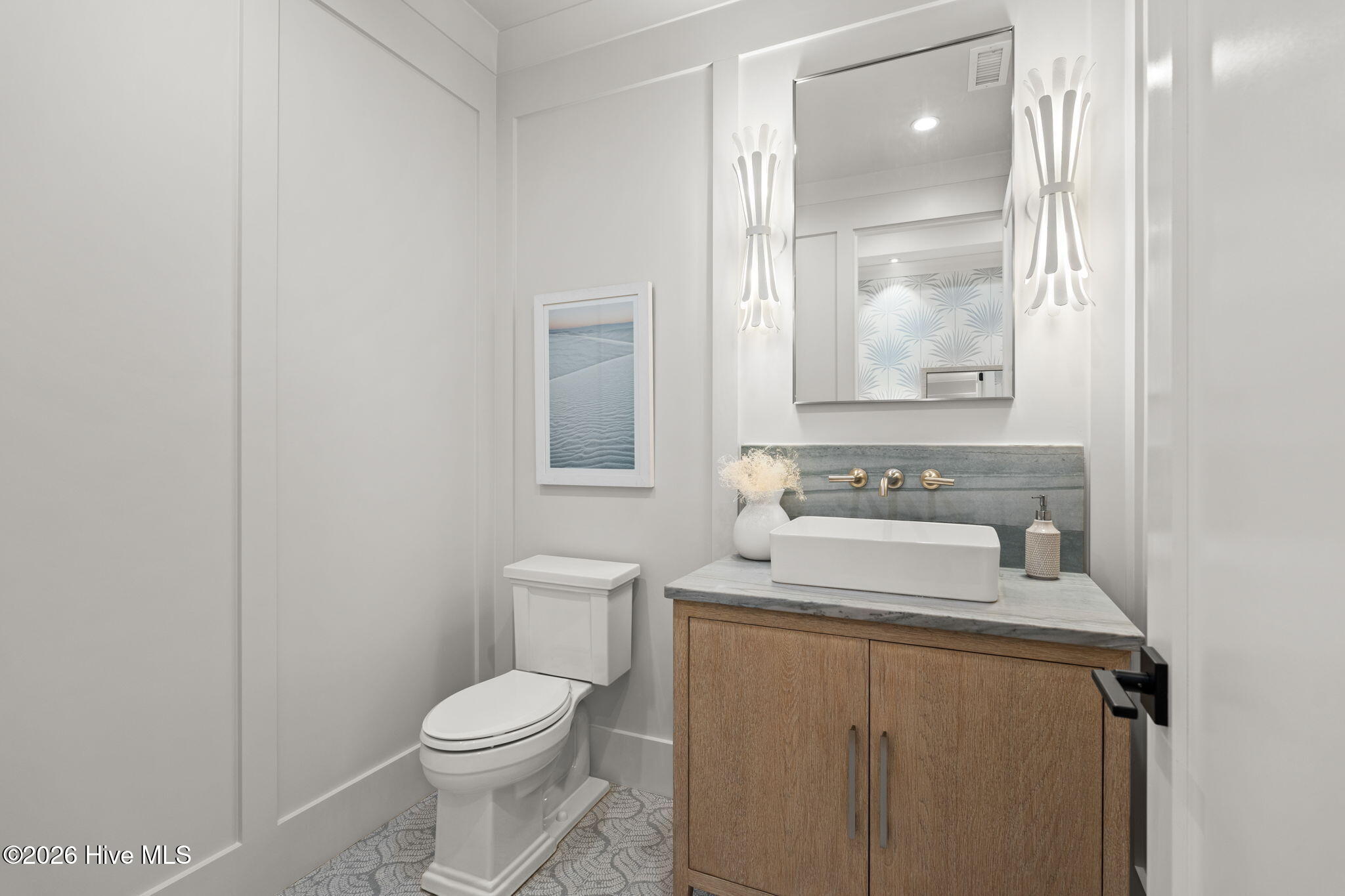 100568916 | Photo 44