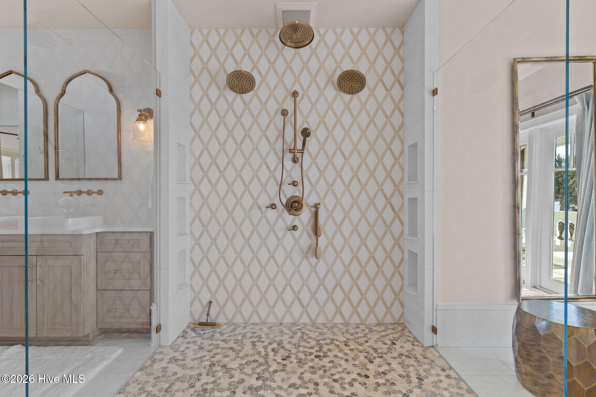 100552689 | Photo 58