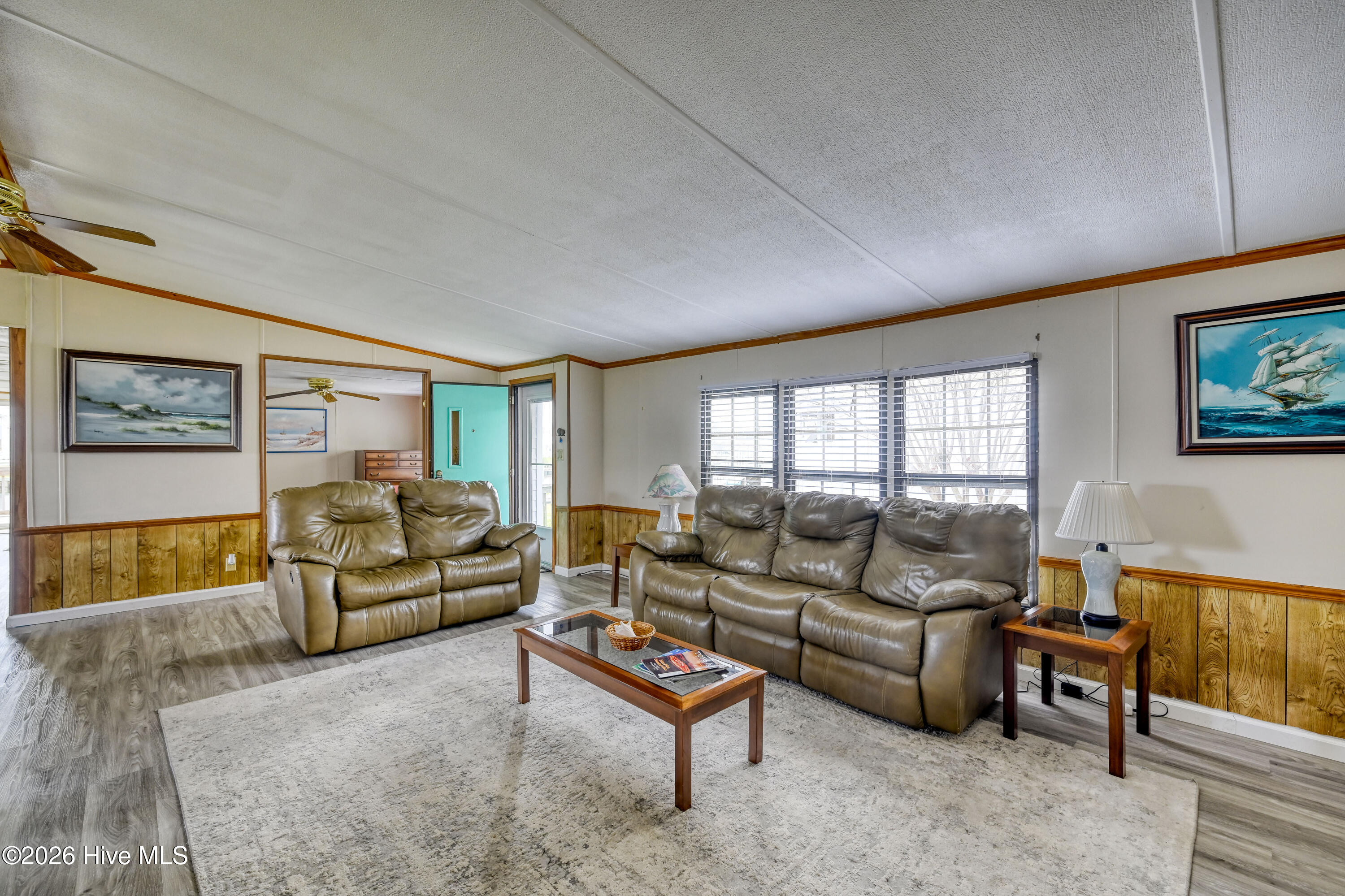 100562691 | Photo 14