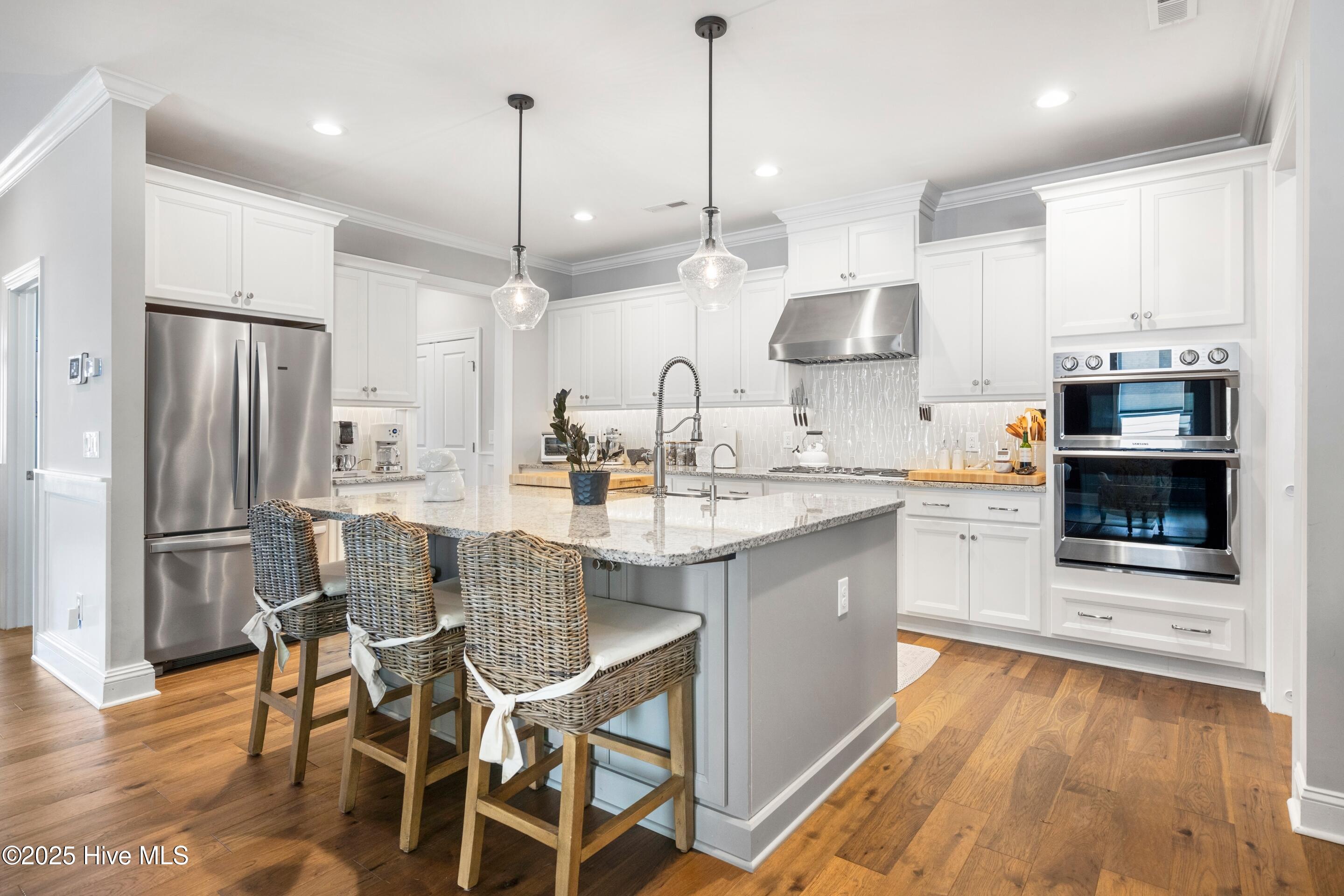 100551438 | Photo 15