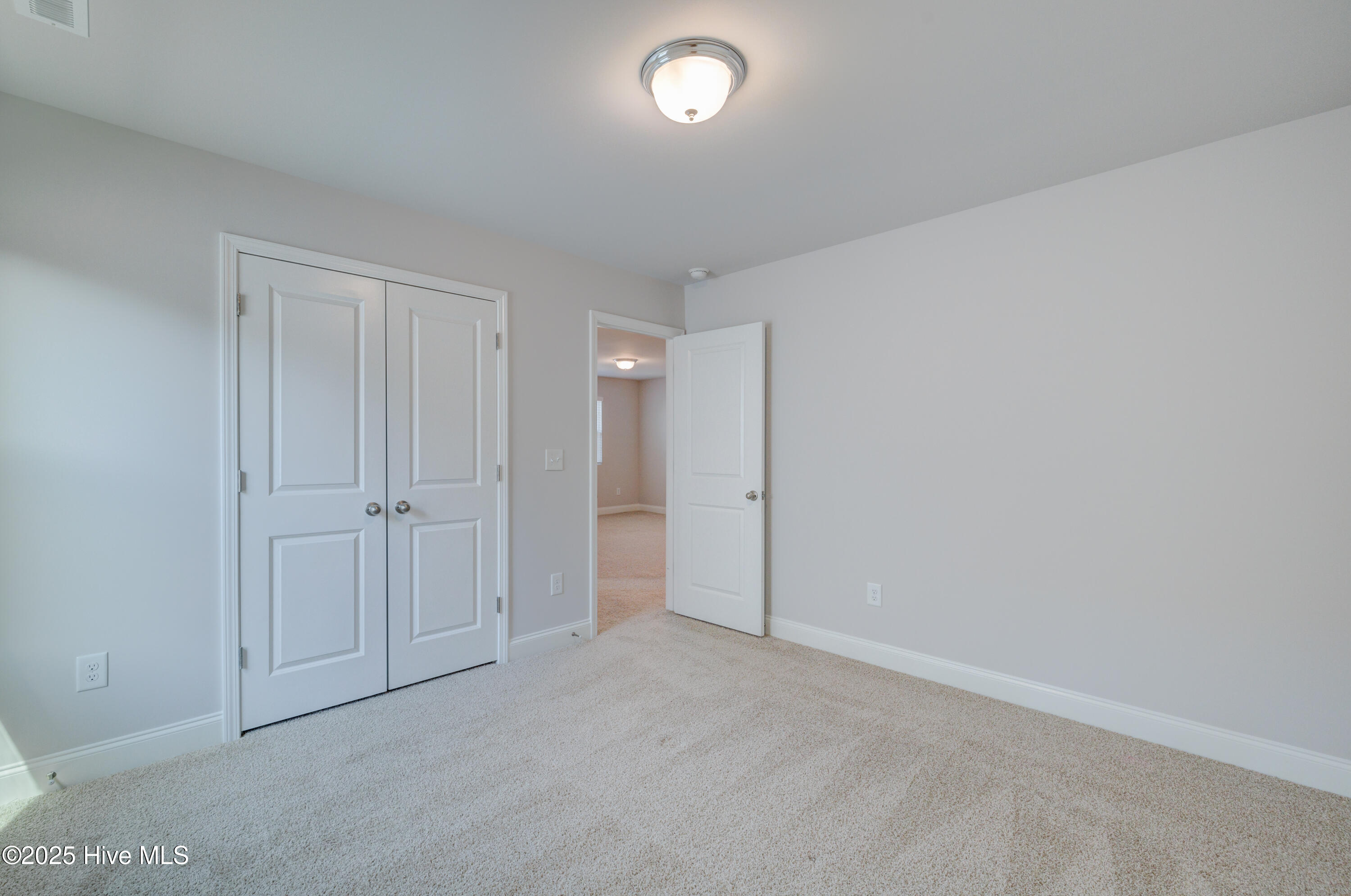 100491210 | Photo 25