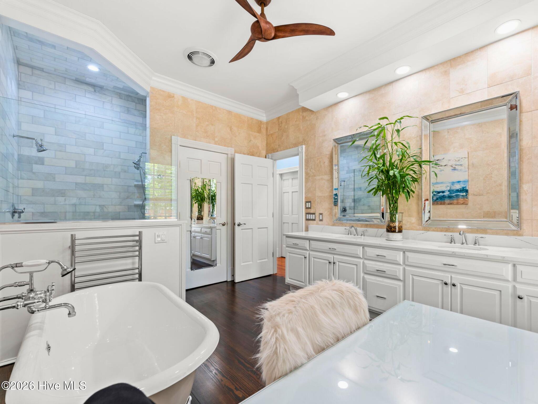 100568629 | Photo 34