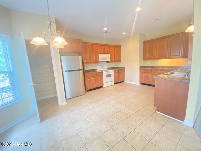 8825 Wadsworth Drive, Calabash, NC 28467 – photo 16: 8825 wadsworth kitchen