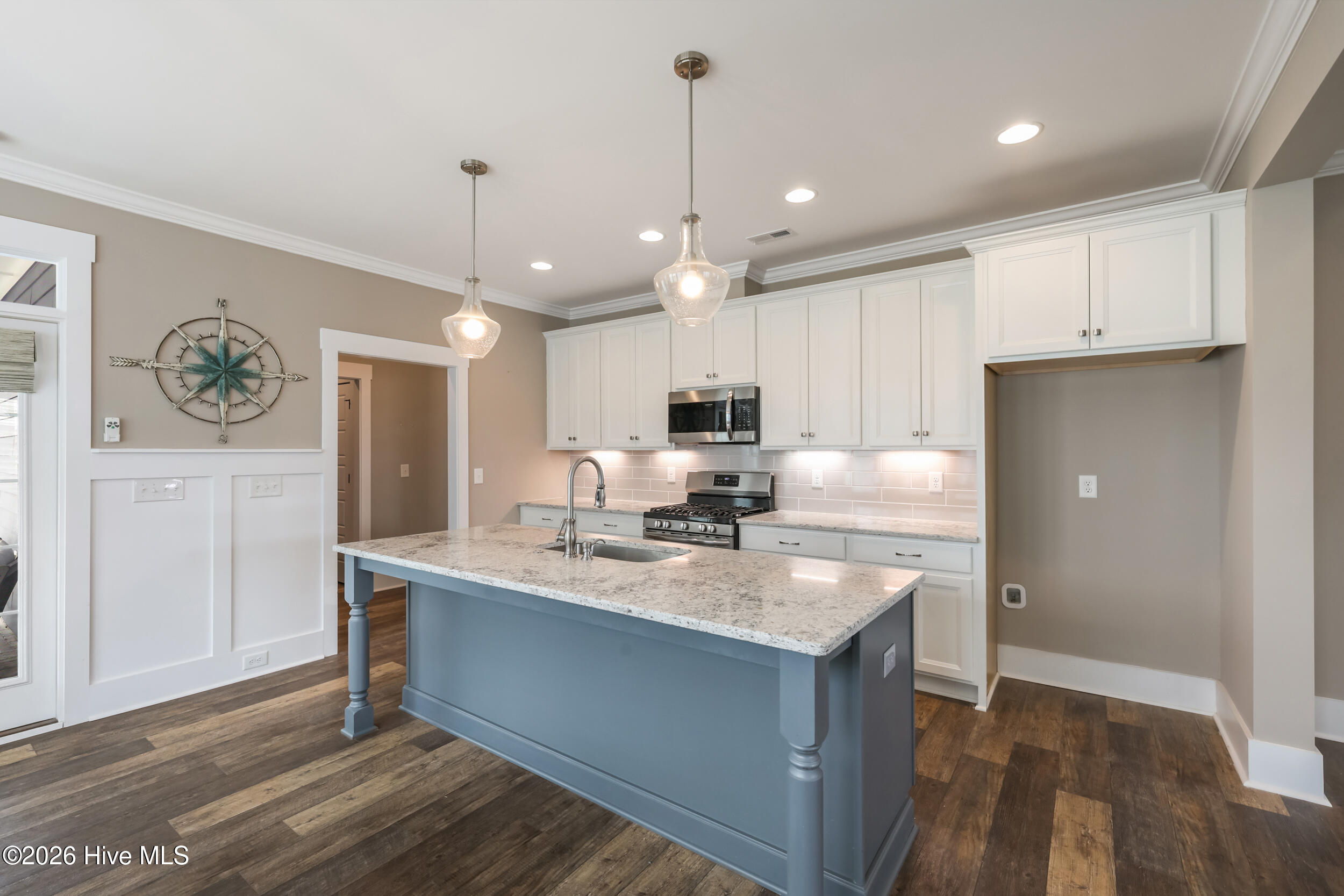 100560920 | Photo 11