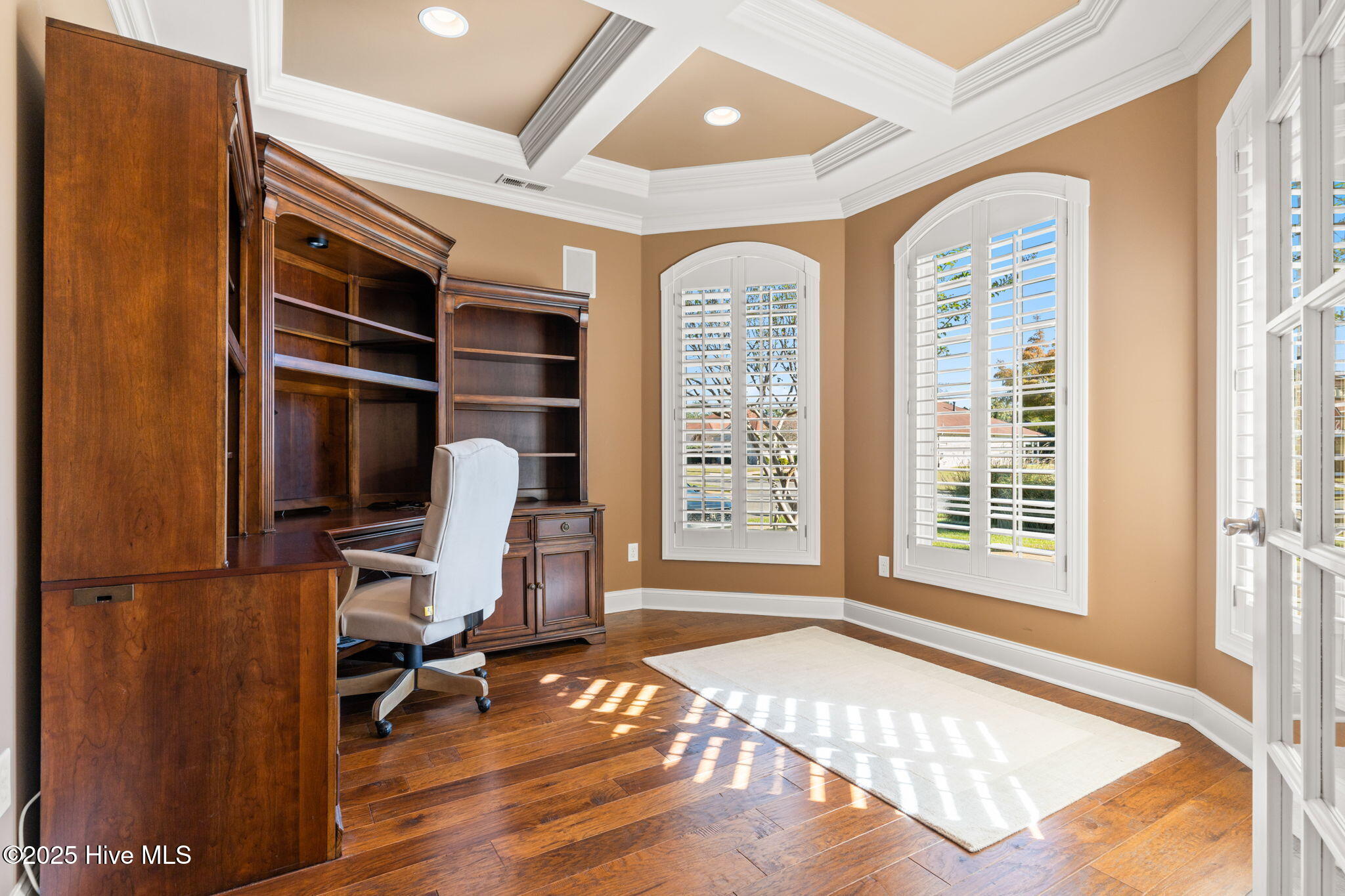 100538069 | Photo 16