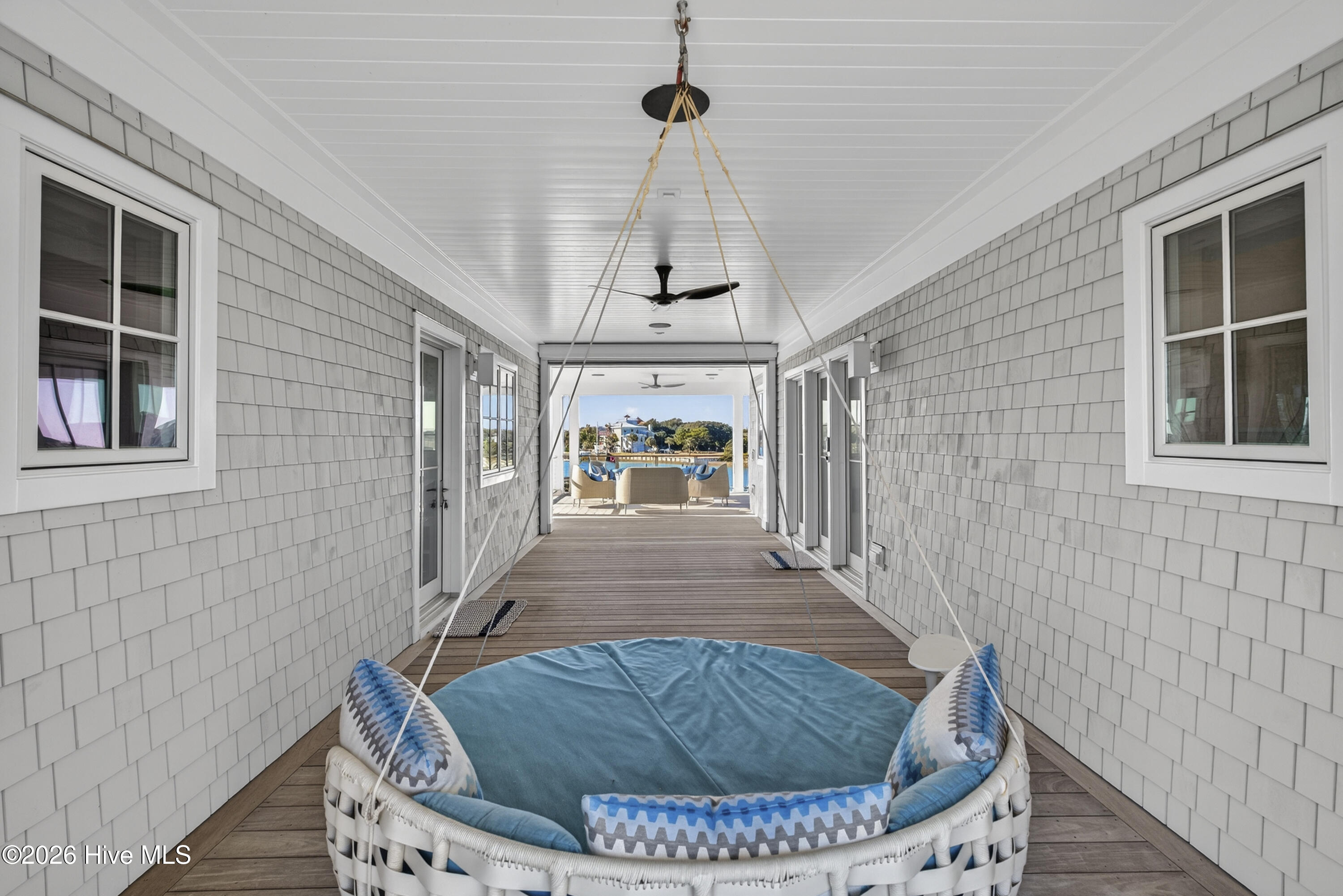 100557560 | Photo 39