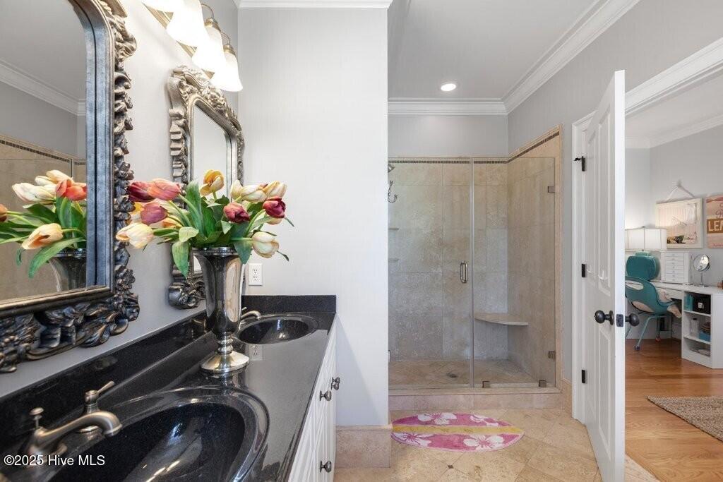 100523912 | Photo 47