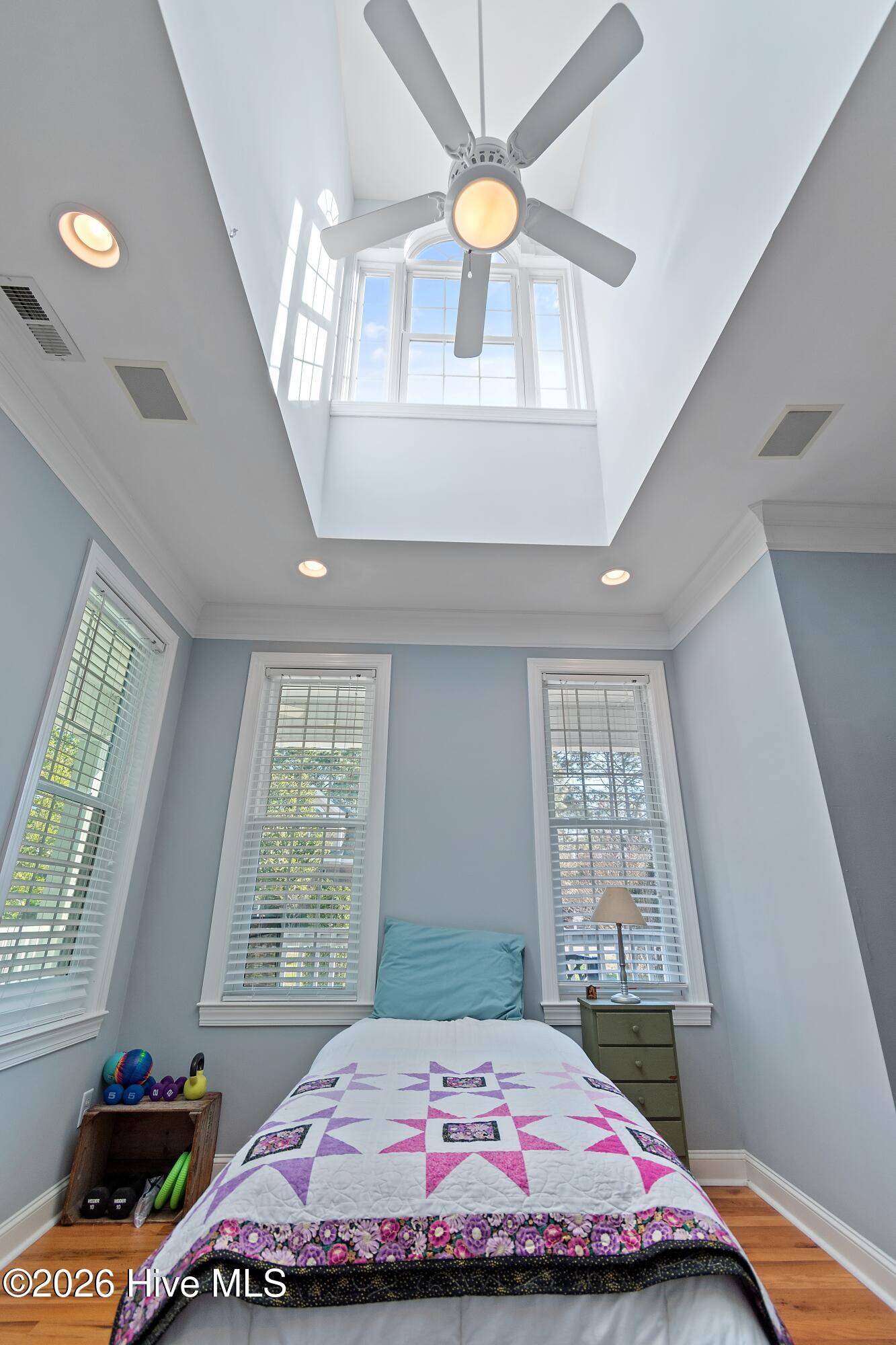 100561490 | Photo 30