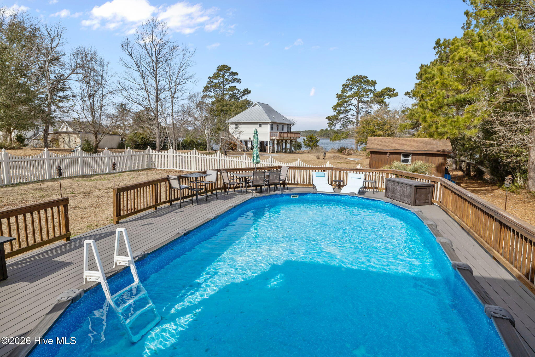 100558947 | Photo 41