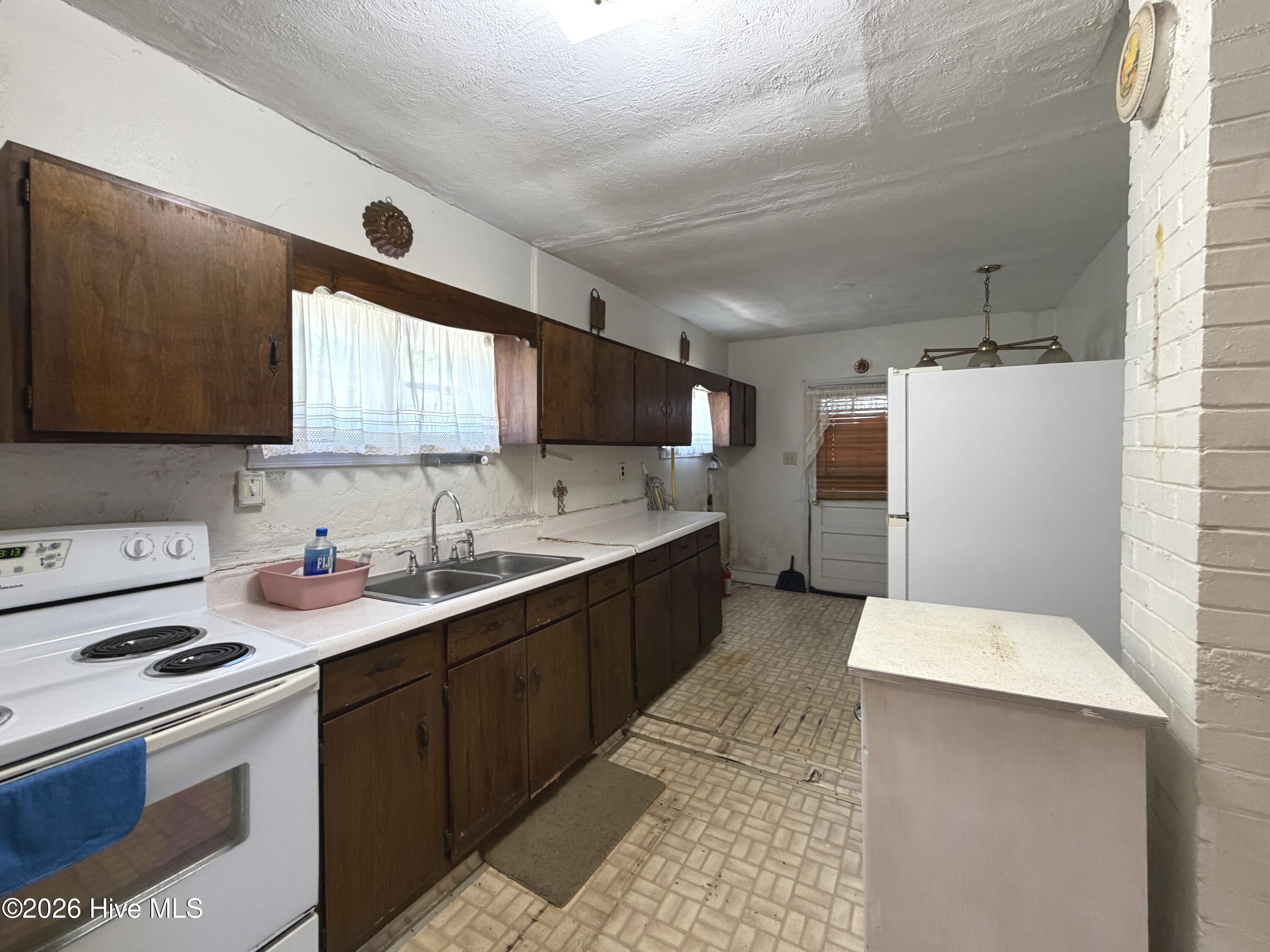 100568518 | Photo 15