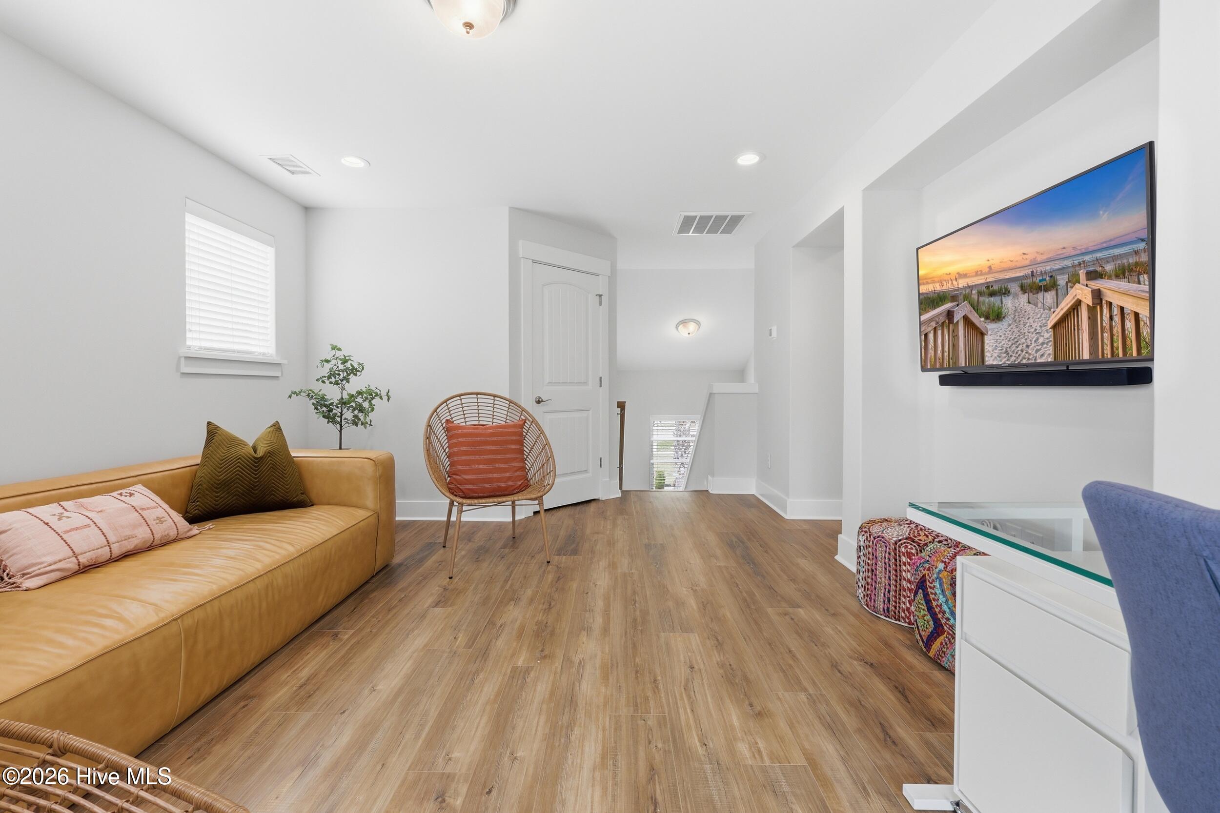 100564588 | Photo 15