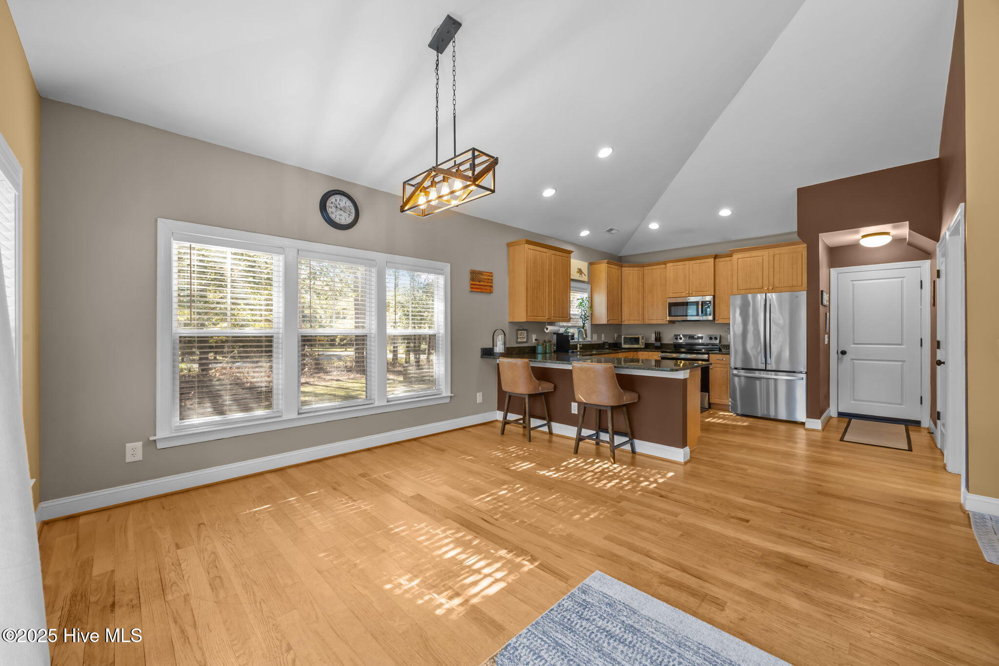 100539810 | Photo 10