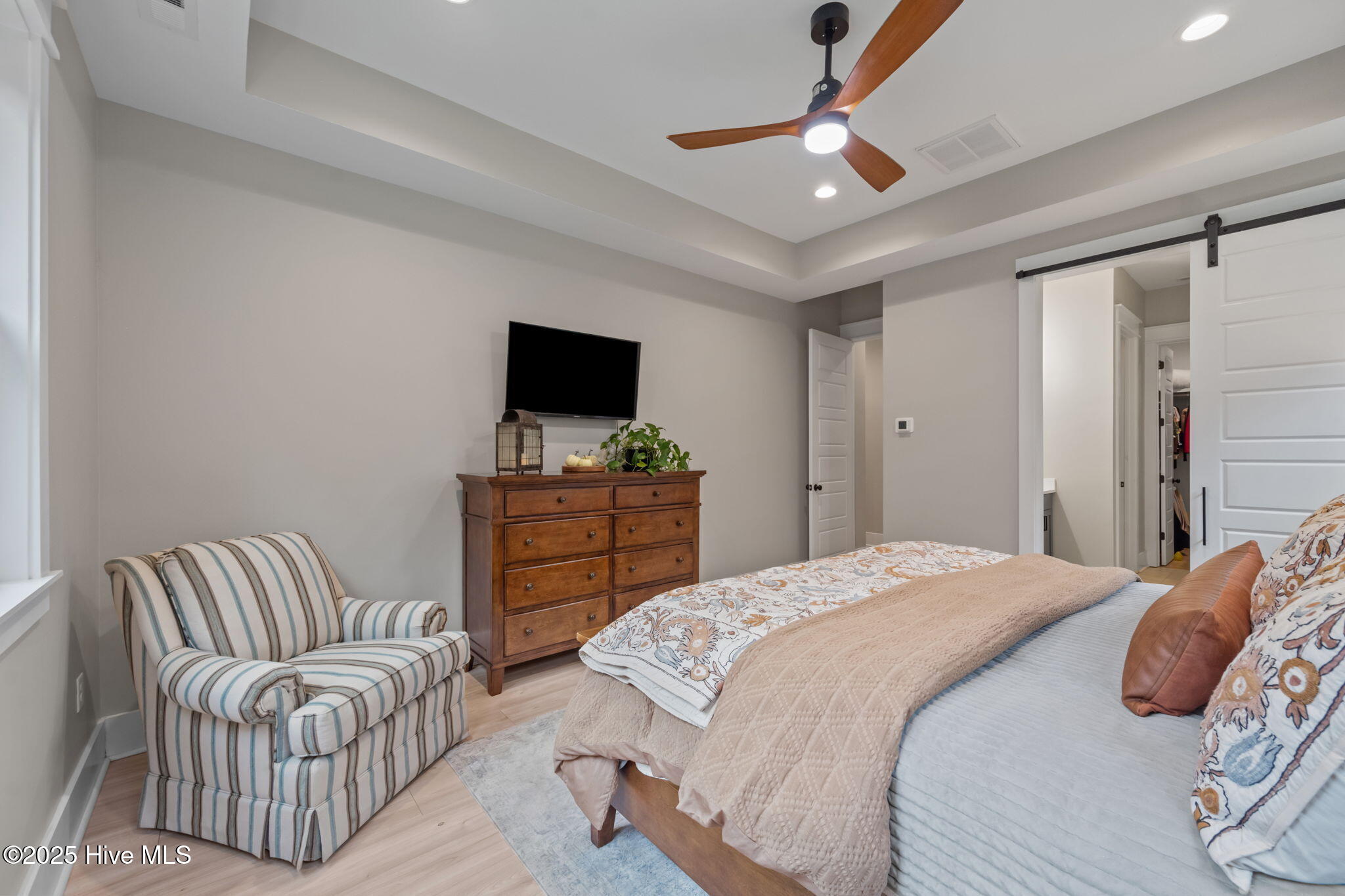 100535671 | Photo 21