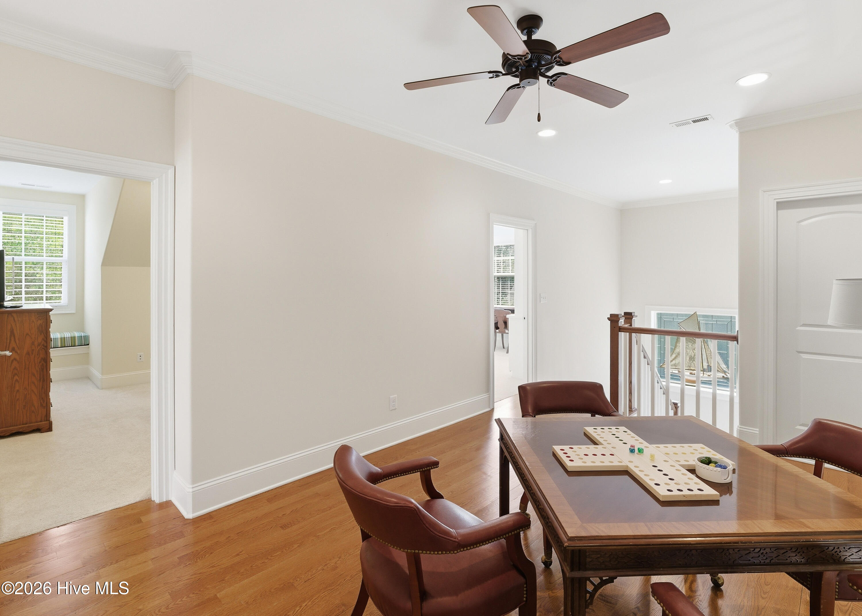 100569454 | Photo 49