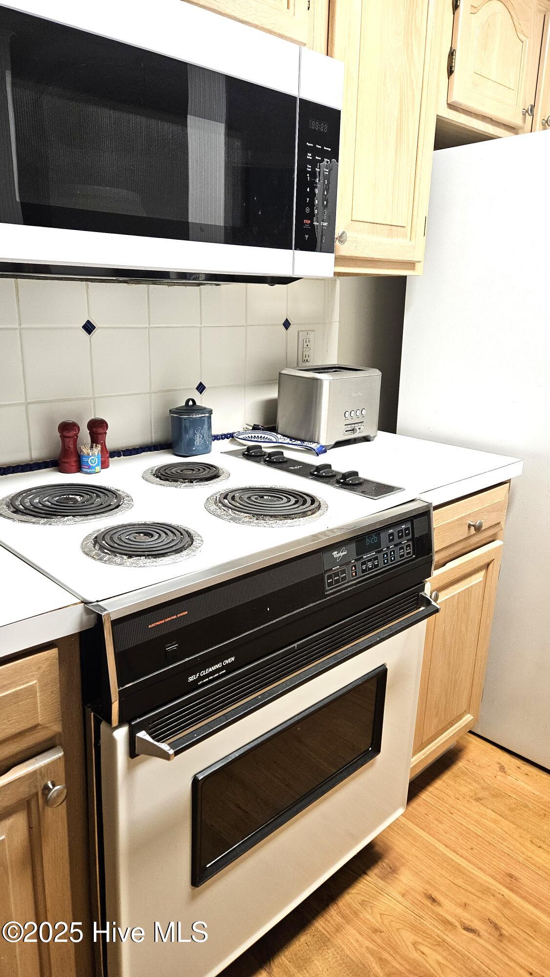 100542358 | Photo 22