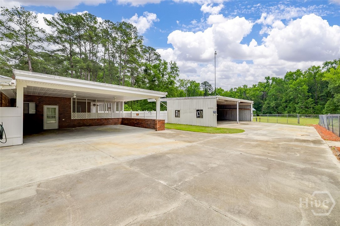 440 Pecan back carport