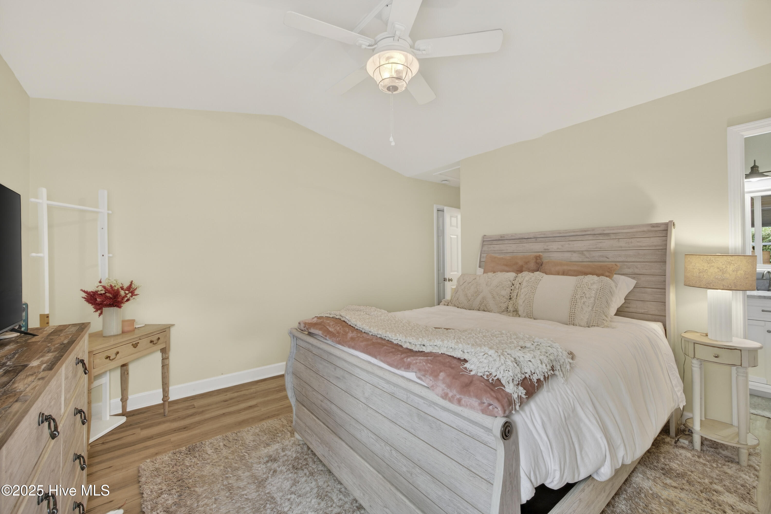 100543096 | Photo 23