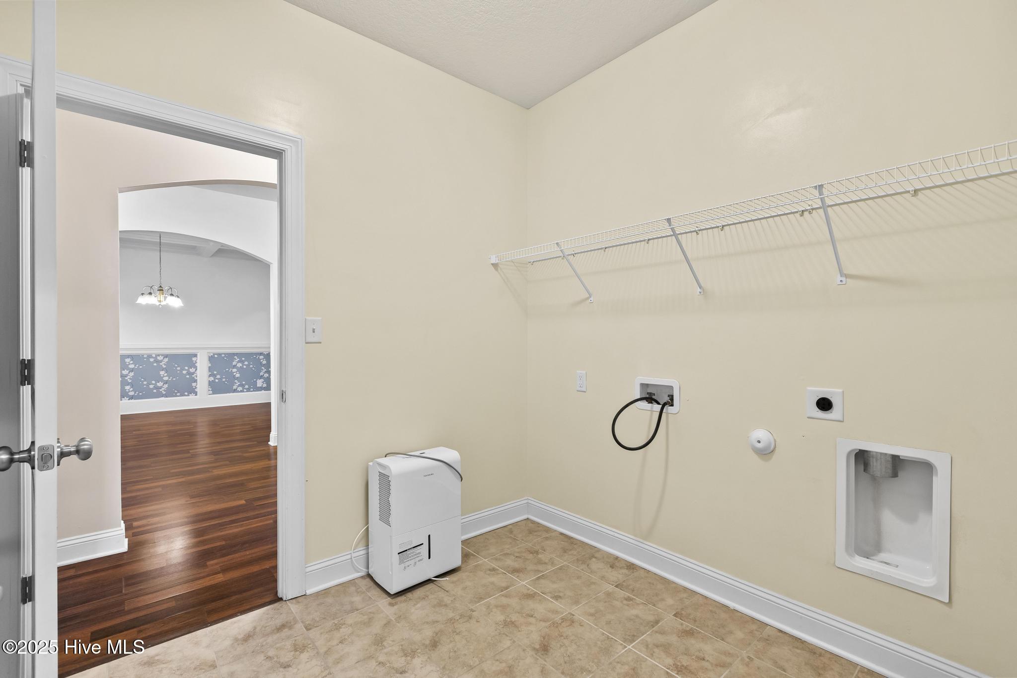 100536910 | Photo 23