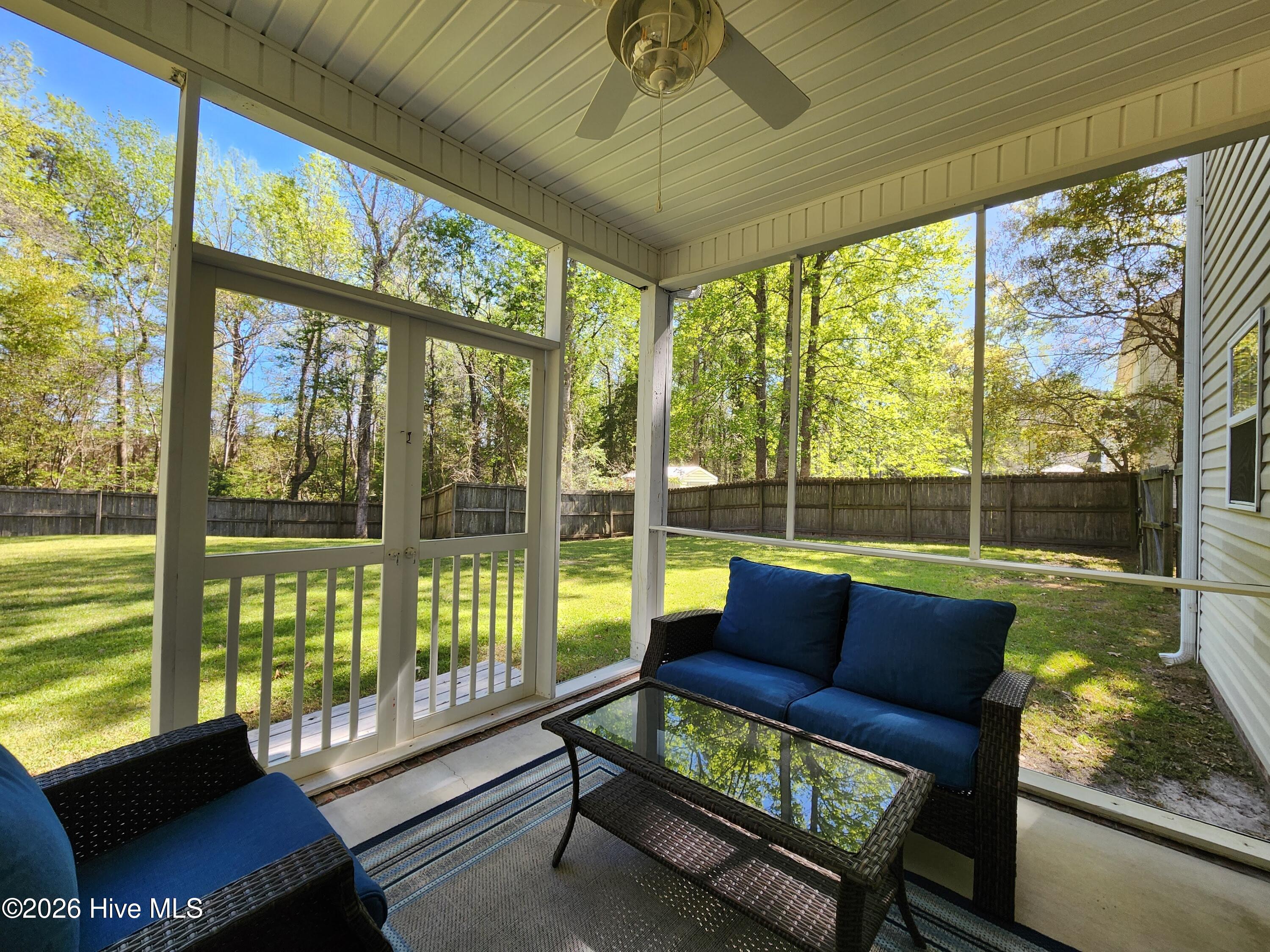 100570364 | Photo 41