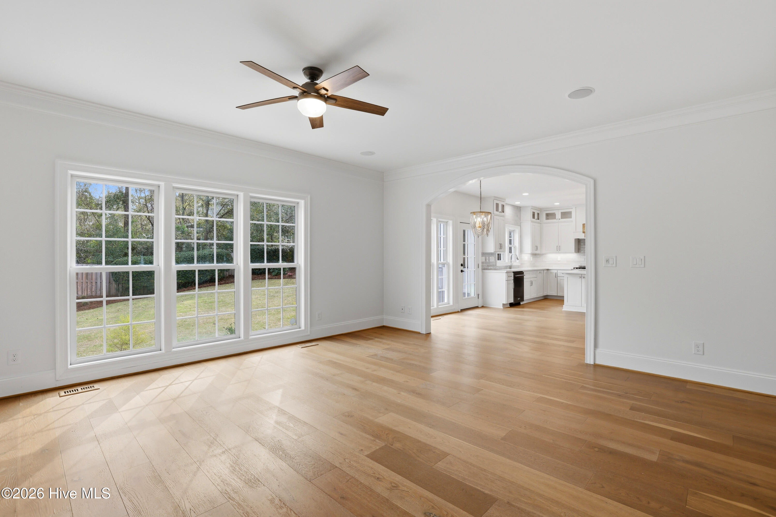 100562697 | Photo 16