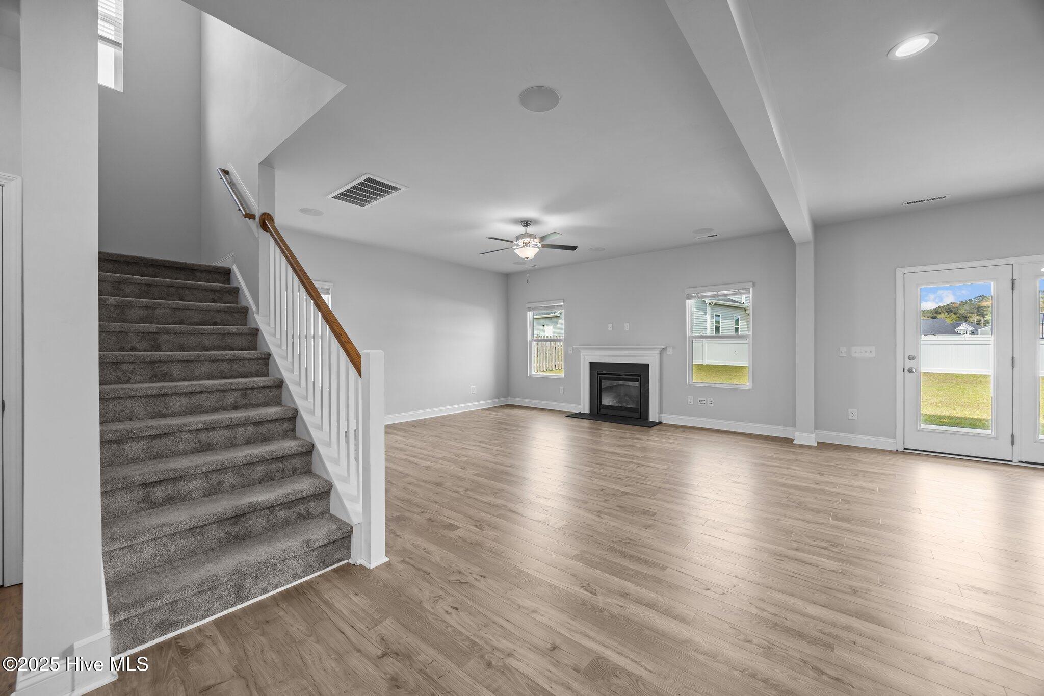 100503242 | Photo 11