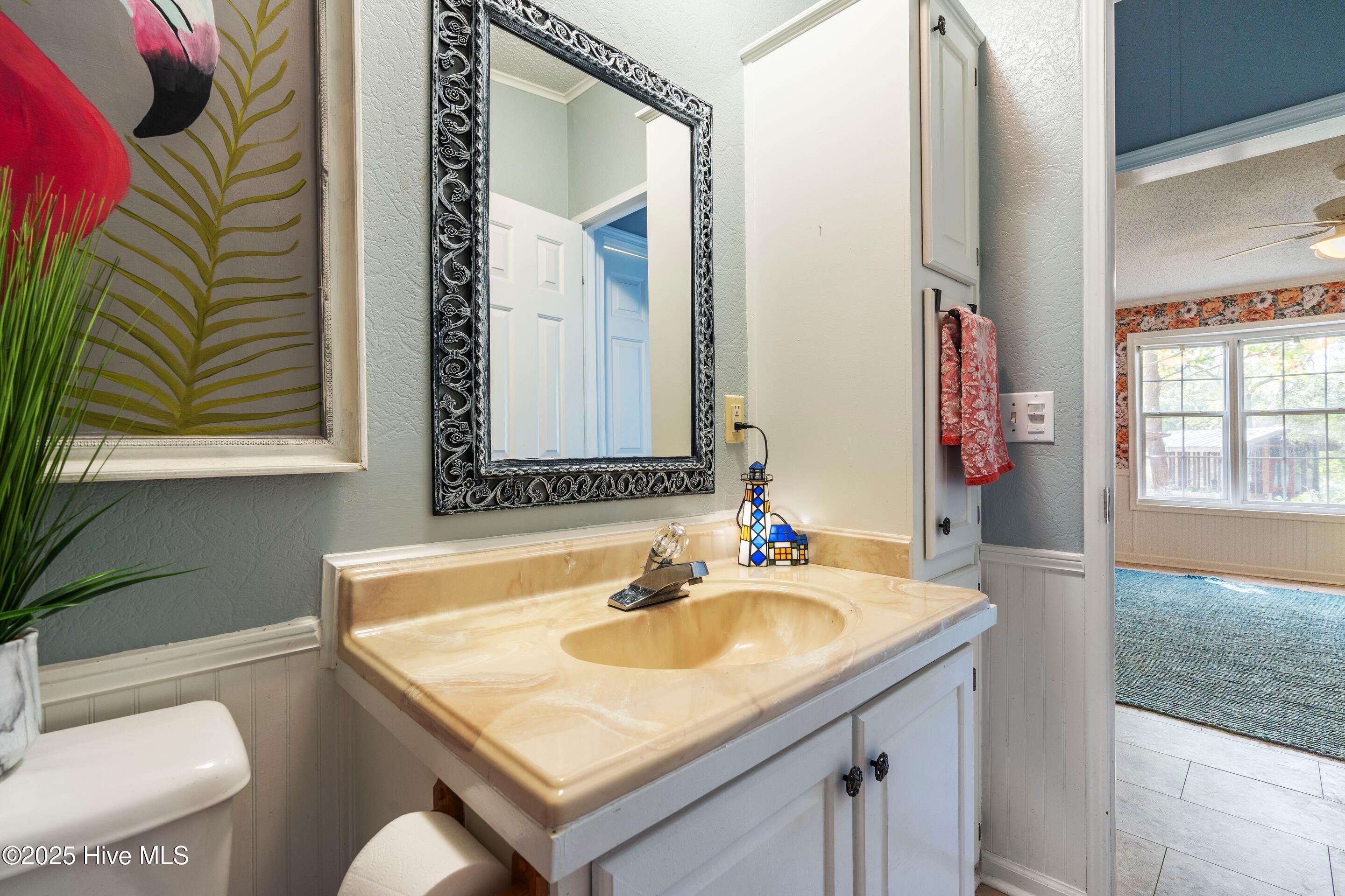 100535667 | Photo 35