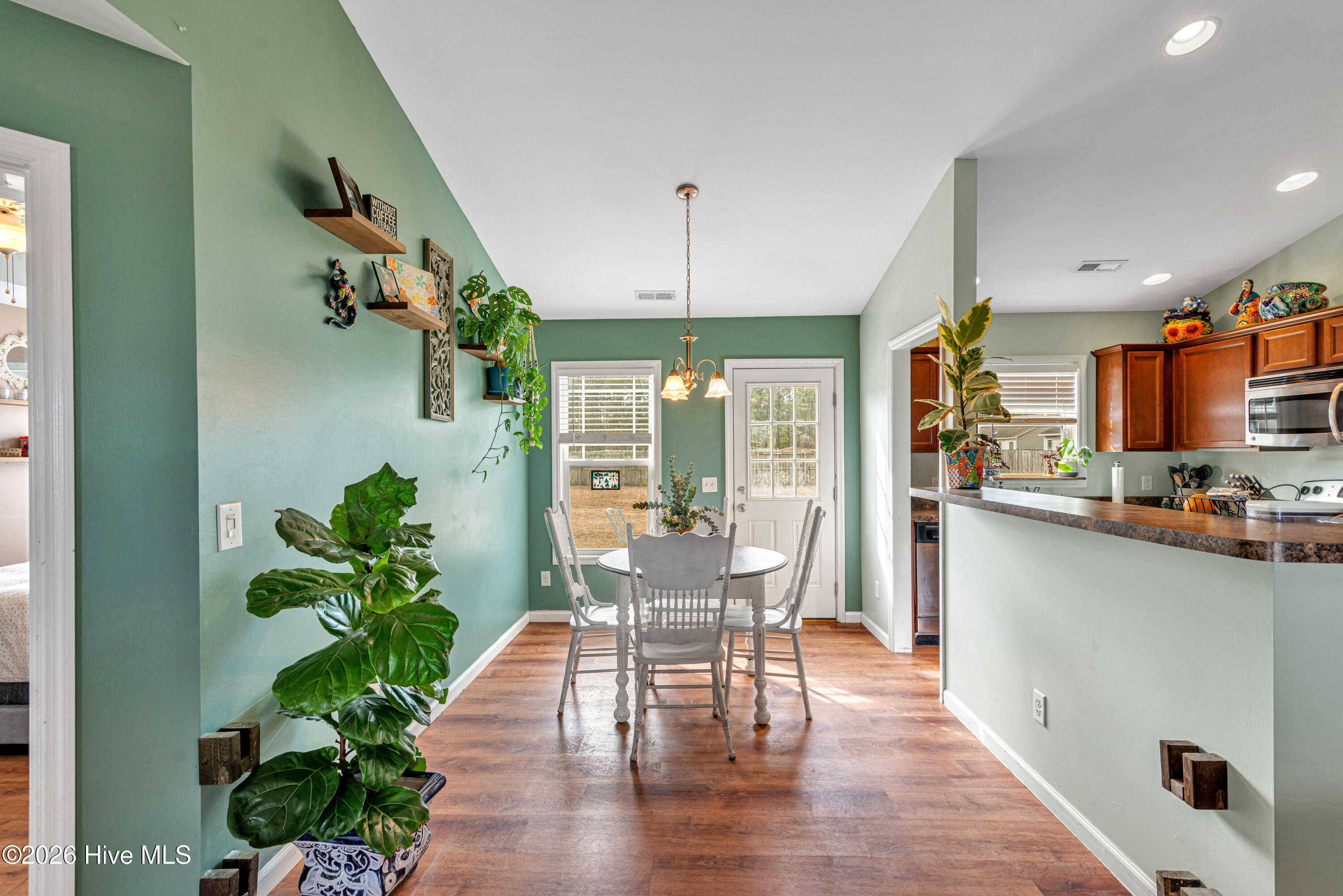 100558524 | Photo 13