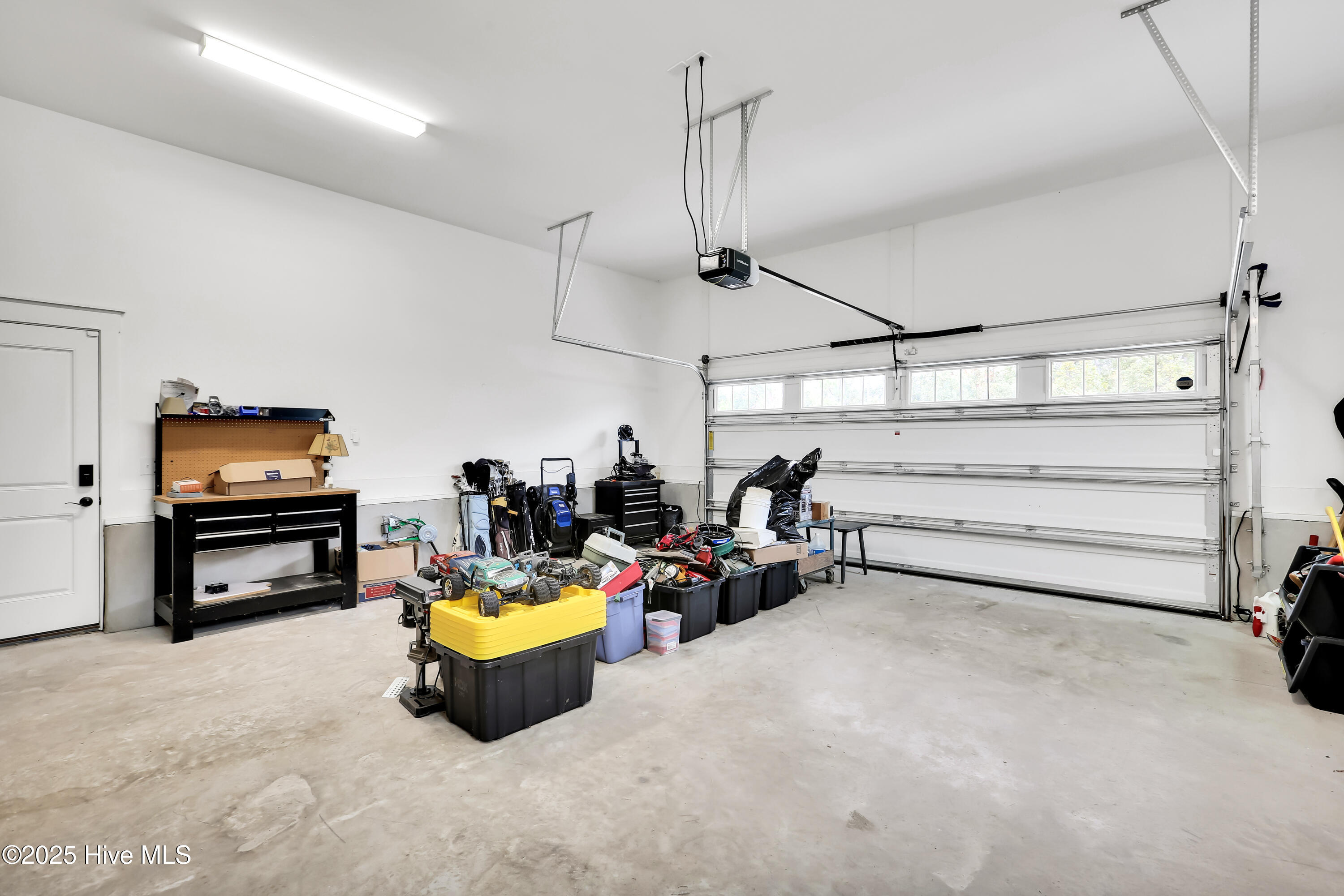 100544245 | Photo 44