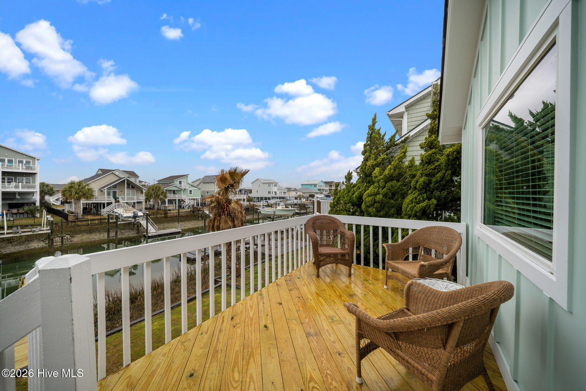 100557260 | Photo 43