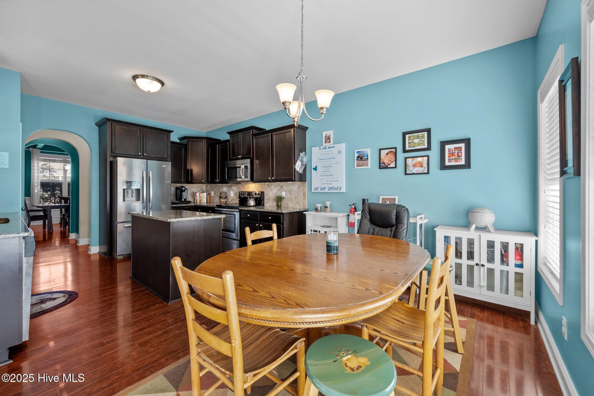 100488790 | Photo 17