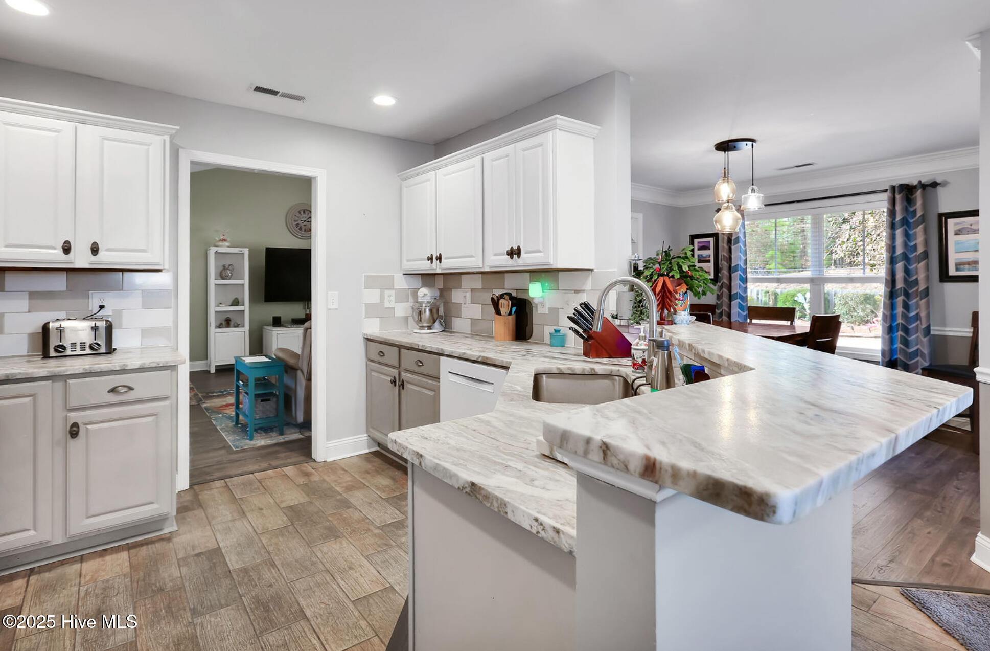 100547163 | Photo 12