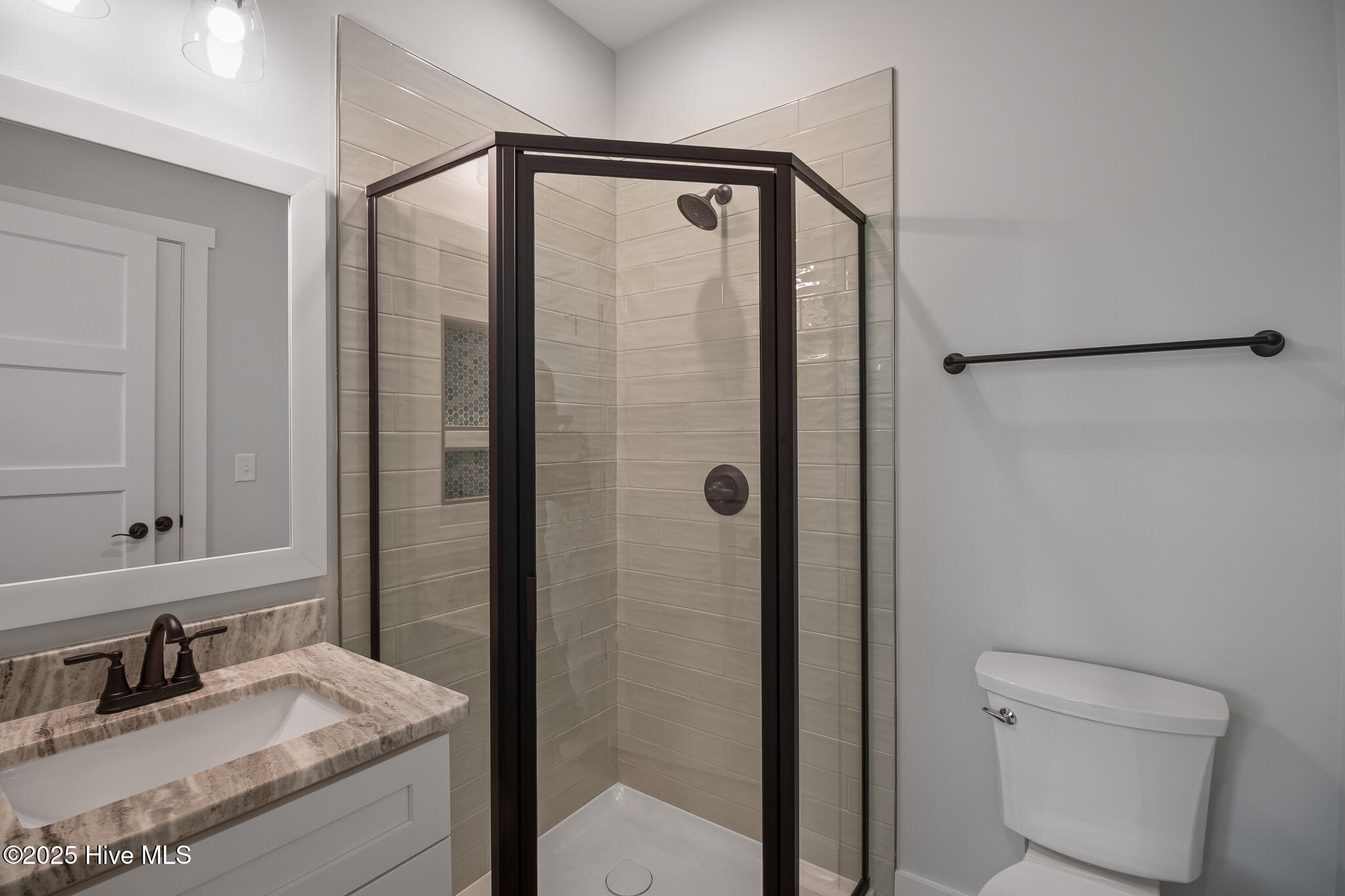 100568603 | Photo 25