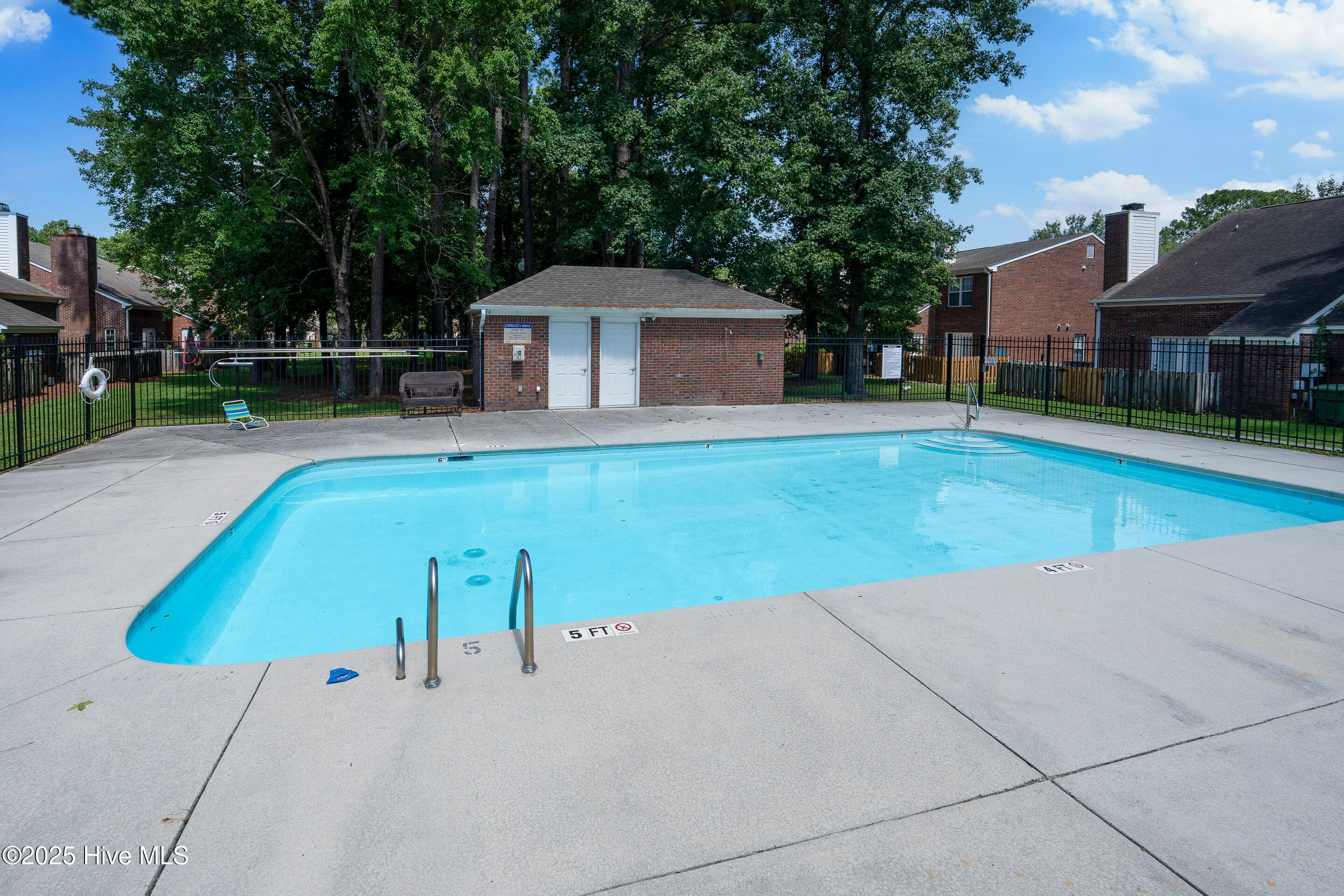 100521365 | Photo 25