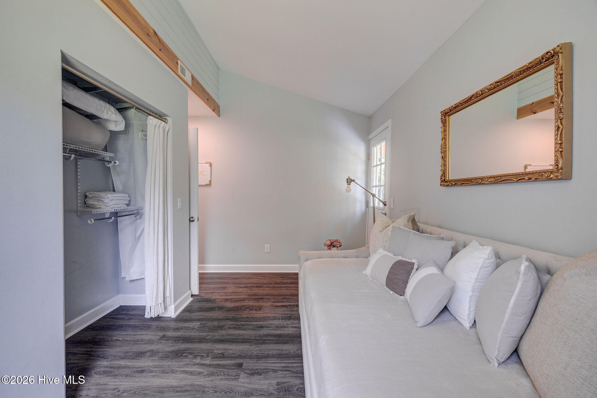 100558109 | Photo 36