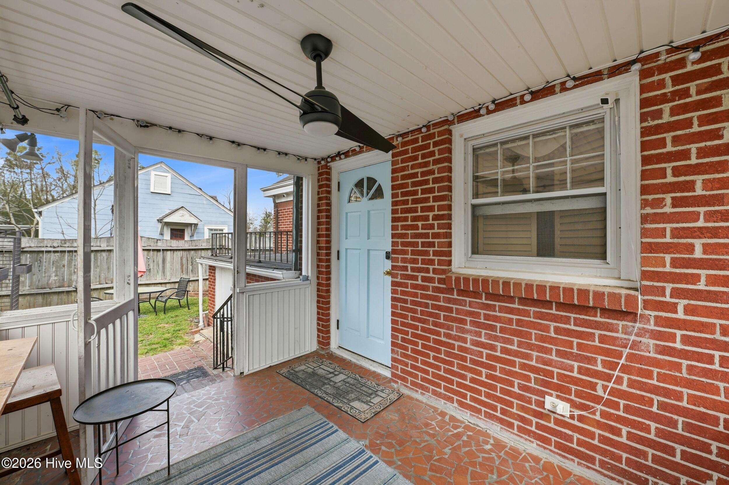 100560095 | Photo 36