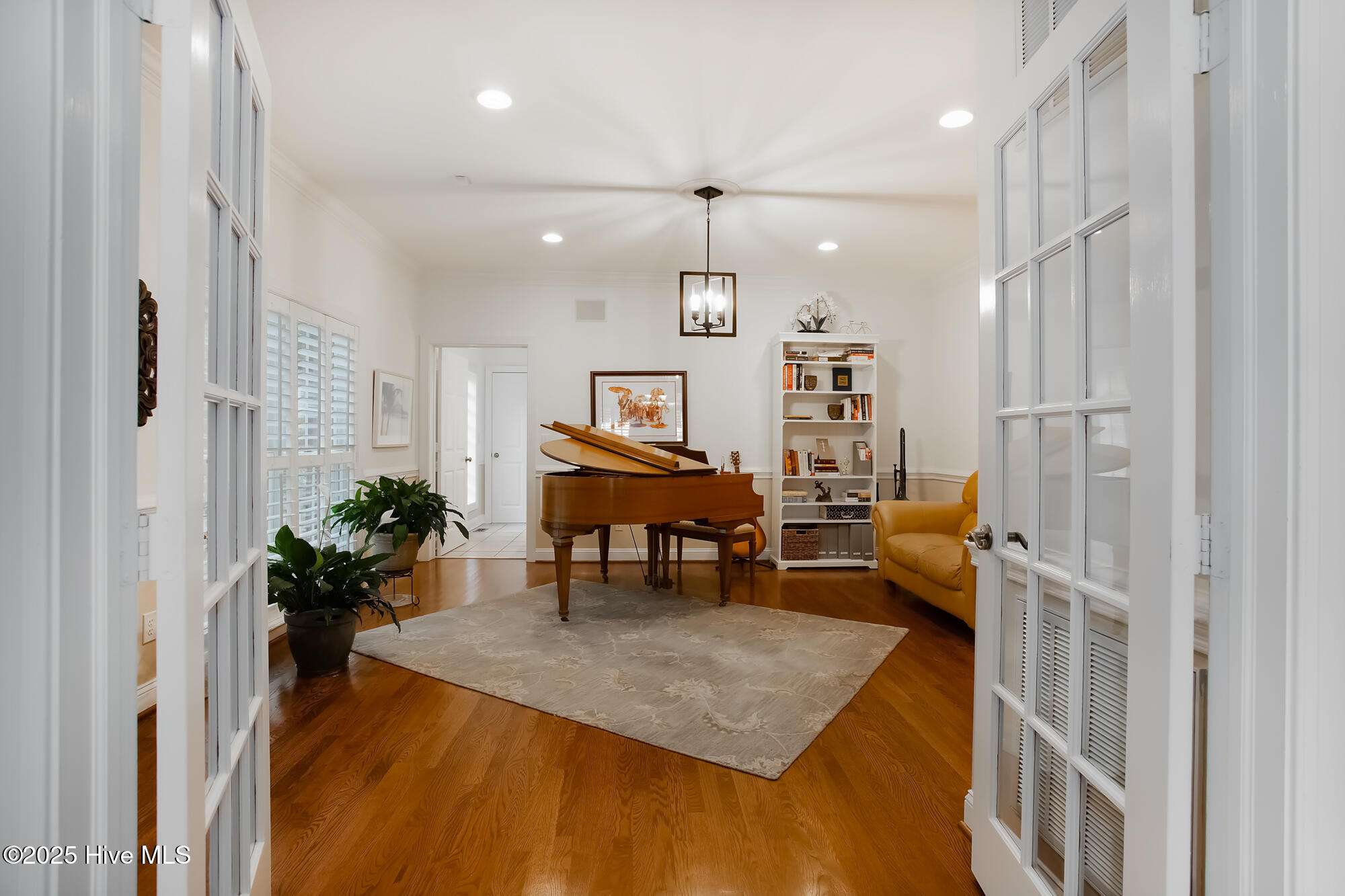 100532044 | Photo 15