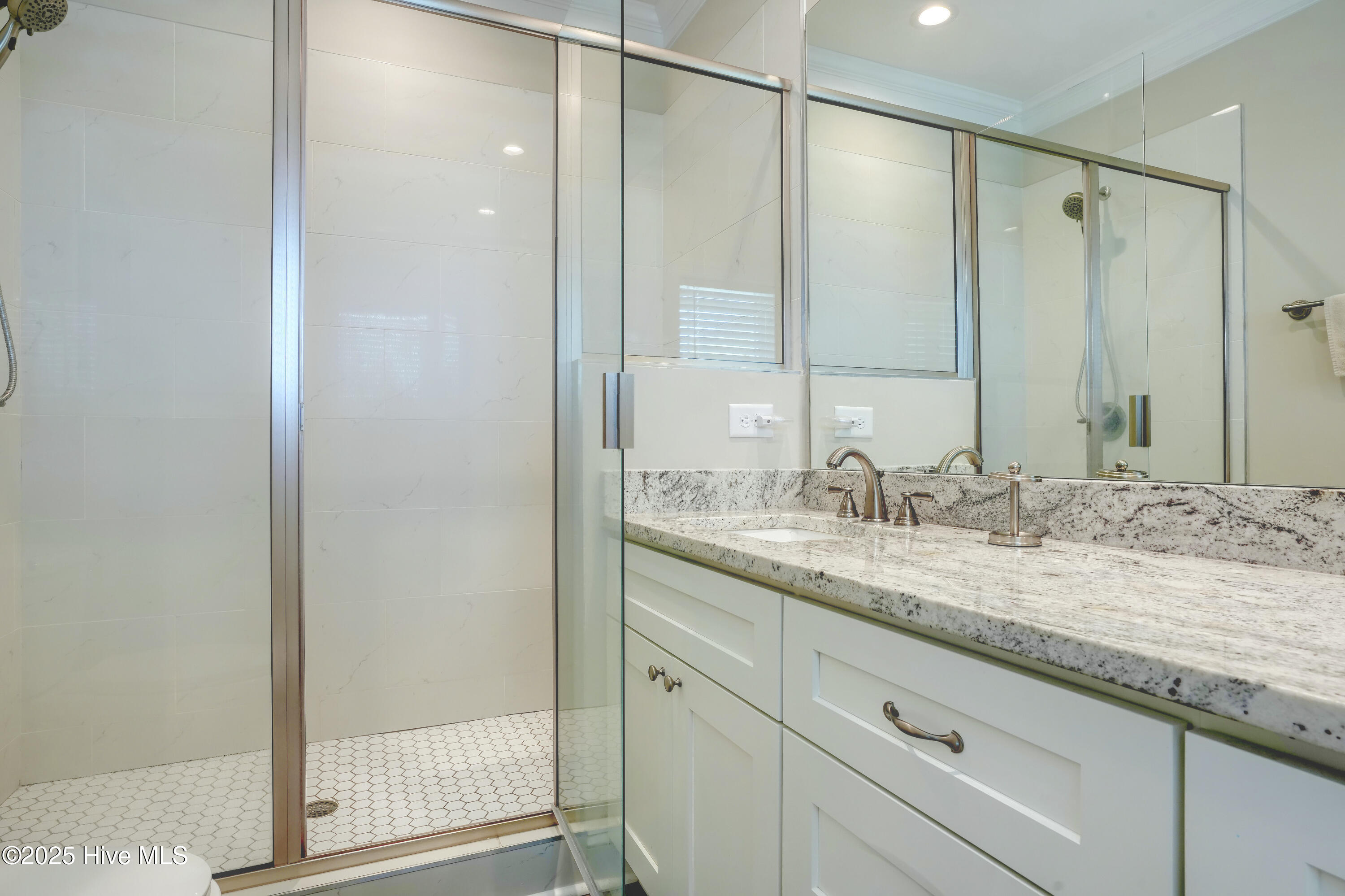 100511163 | Photo 27